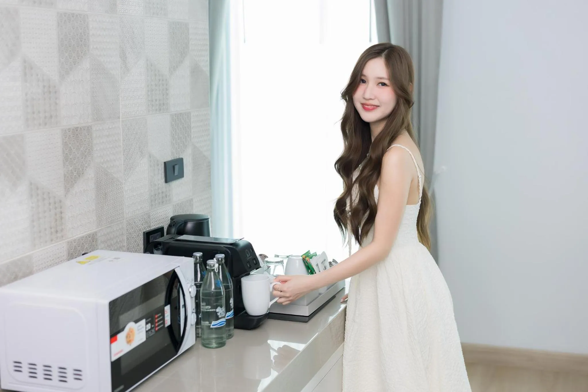 People in The Horizon Groove Hotel