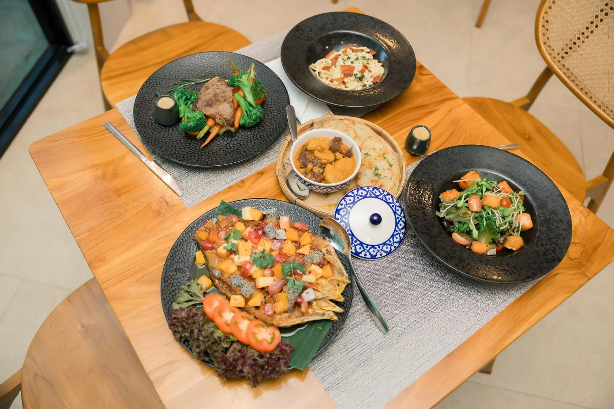 Food and drinks in The Horizon Groove Hotel