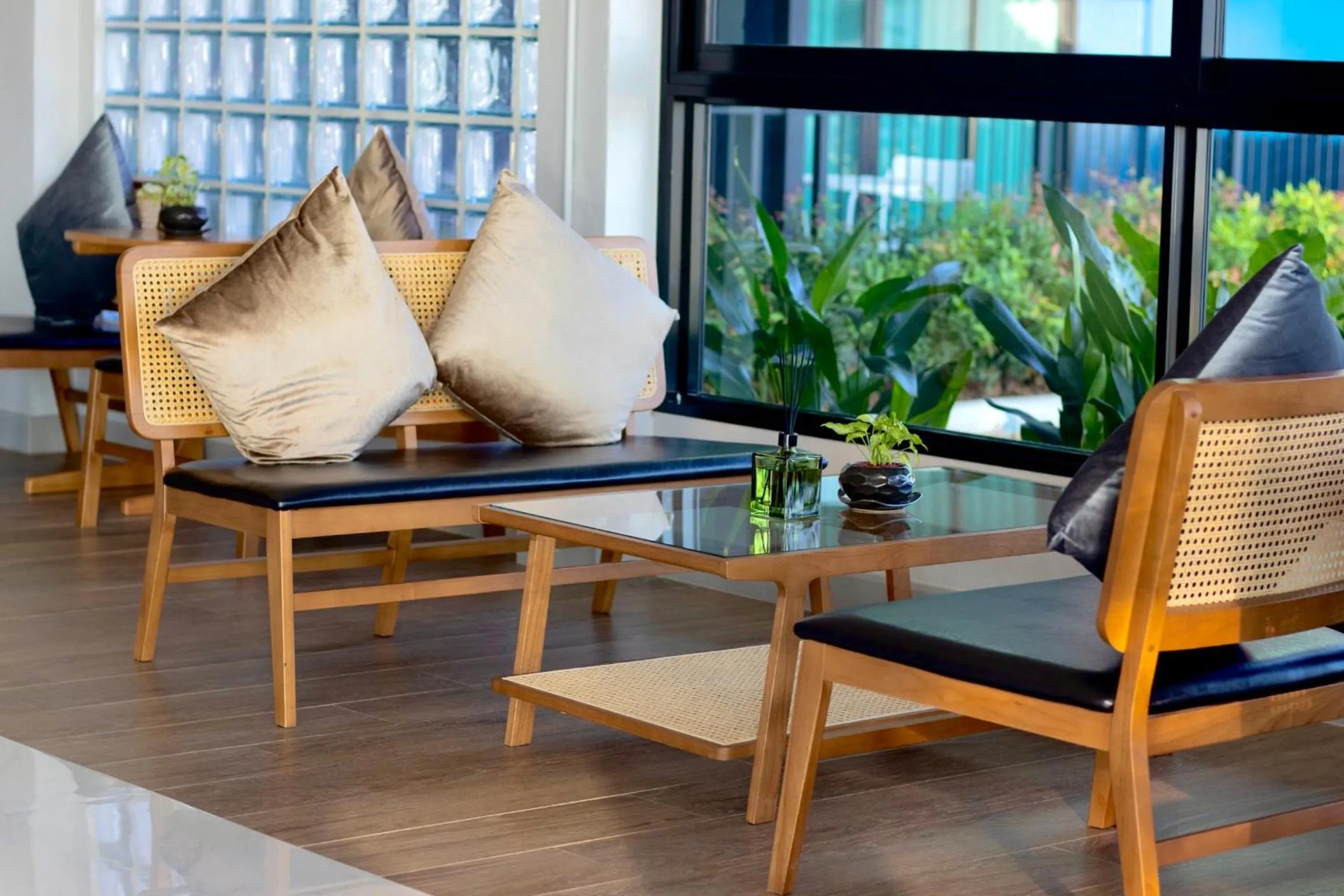 Living room in The Horizon Groove Hotel