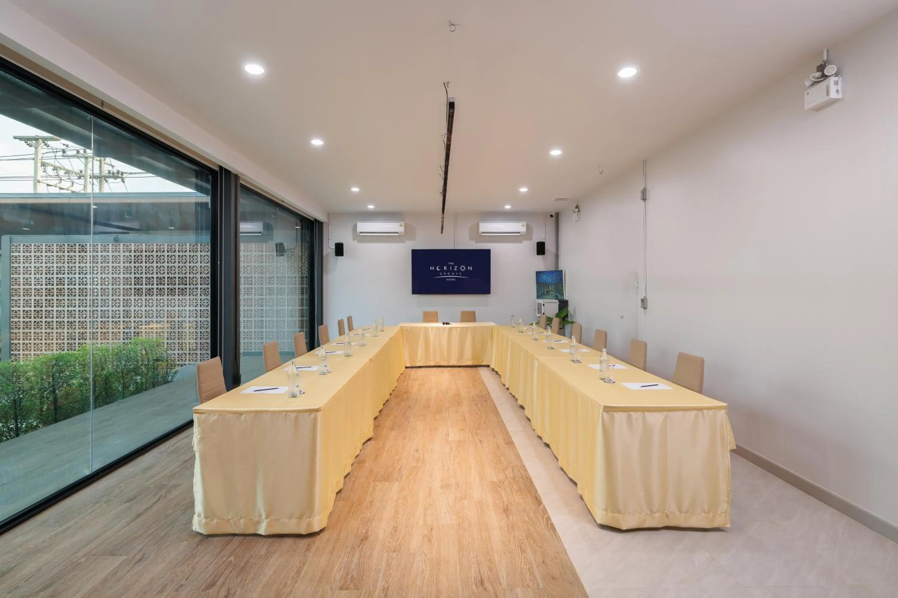 Meeting/conference room in The Horizon Groove Hotel