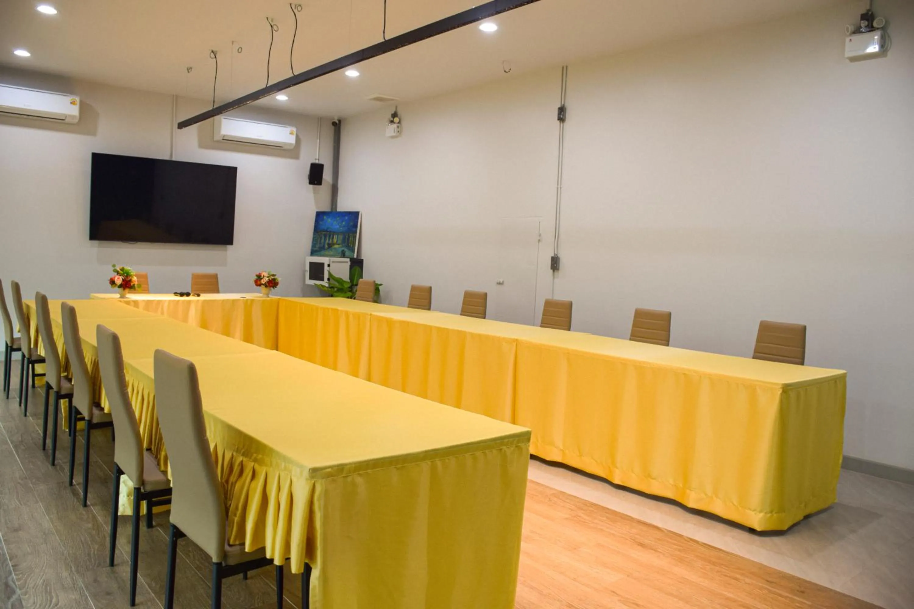 Meeting/conference room in The Horizon Groove Hotel