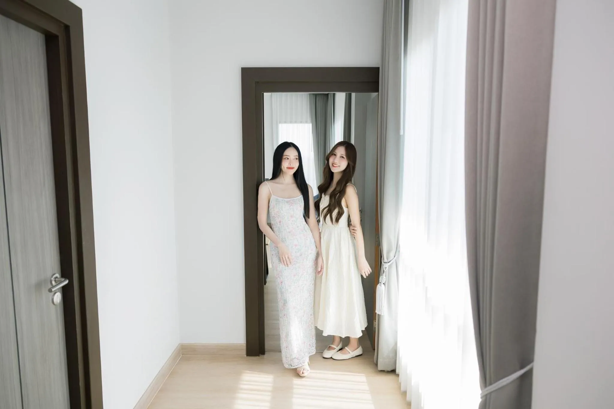 People in The Horizon Groove Hotel