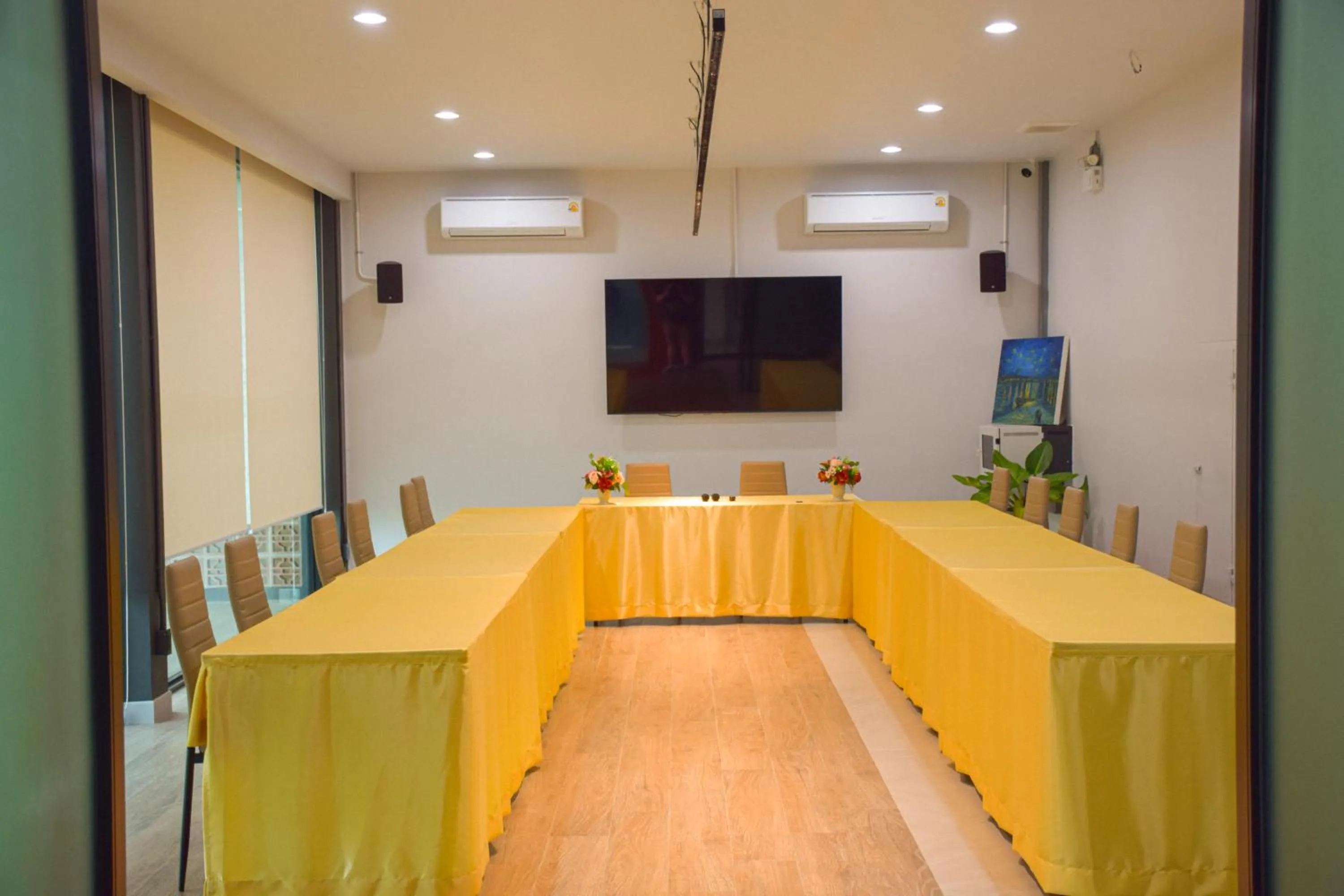 Meeting/conference room in The Horizon Groove Hotel