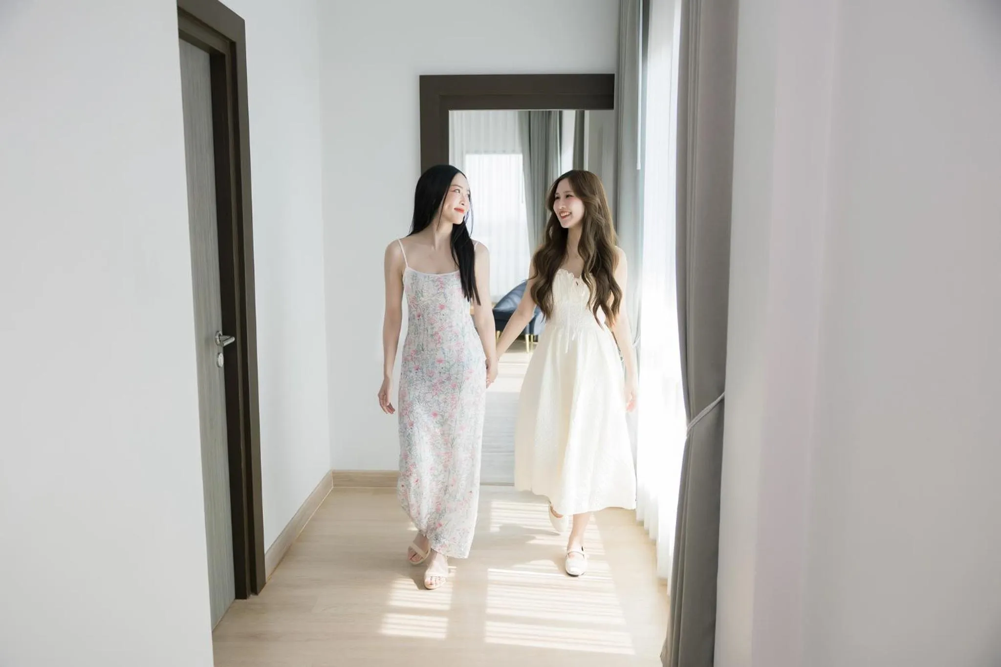 People in The Horizon Groove Hotel