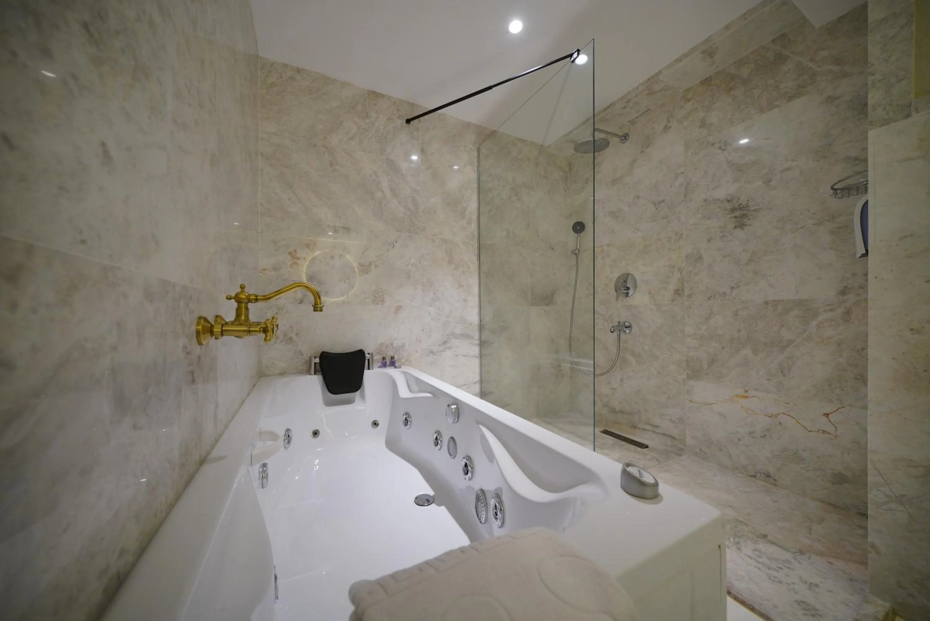 Shower in Zemi Hotel Cappadocia