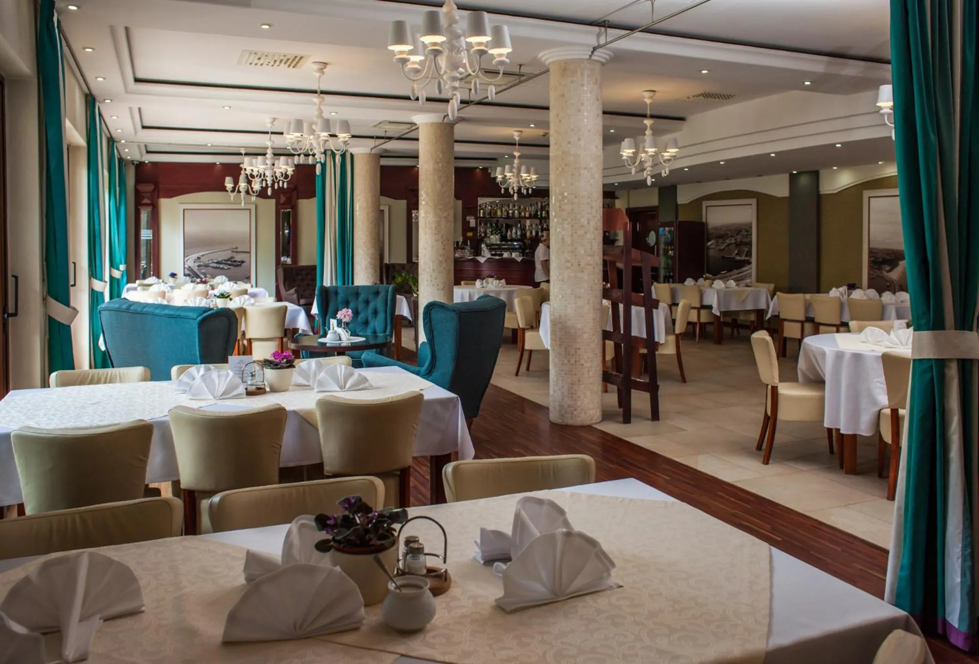 Restaurant/places to eat in Hotel Rigga