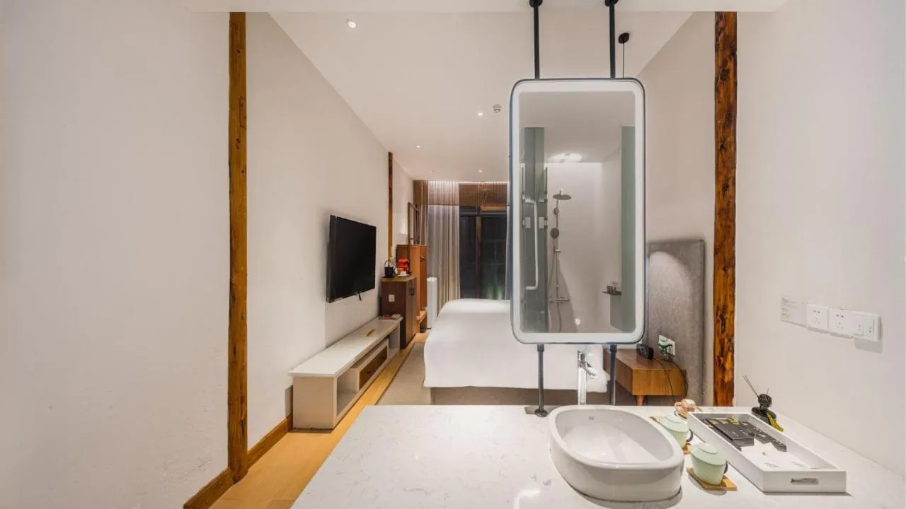 Bed in Ancient Charm Inn Chengdu