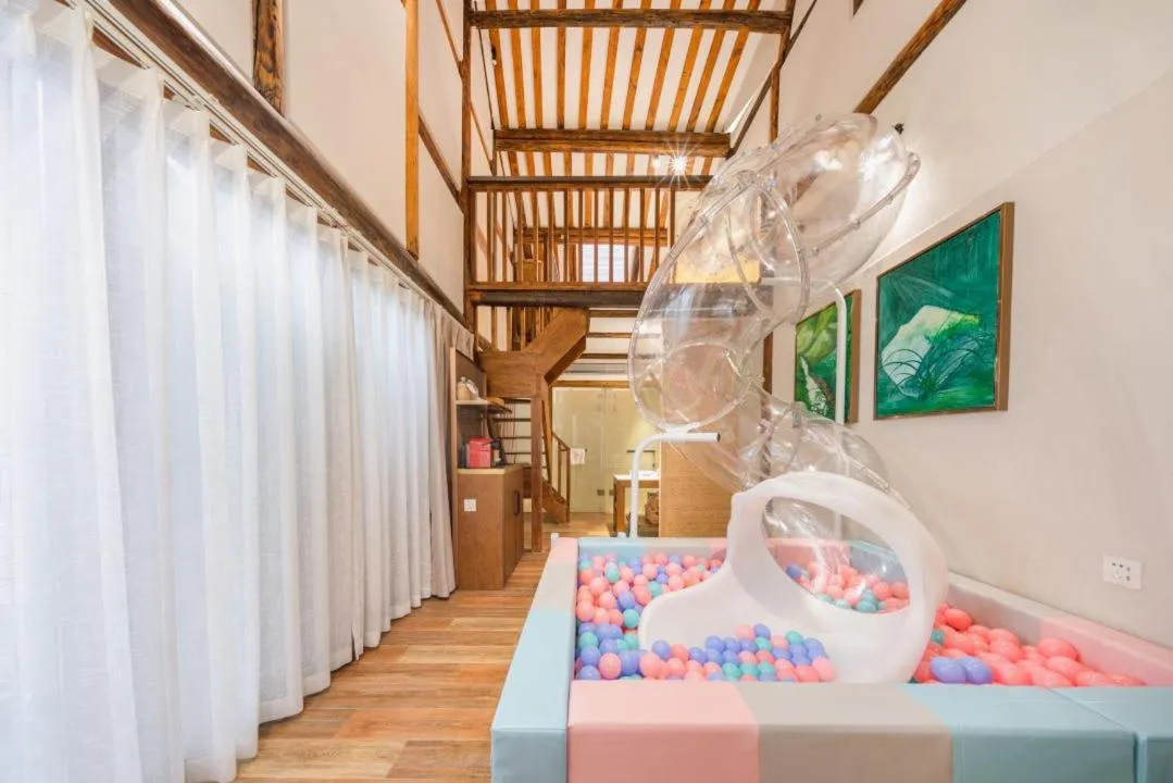 Photo of the whole room, Bed in Ancient Charm Inn Chengdu