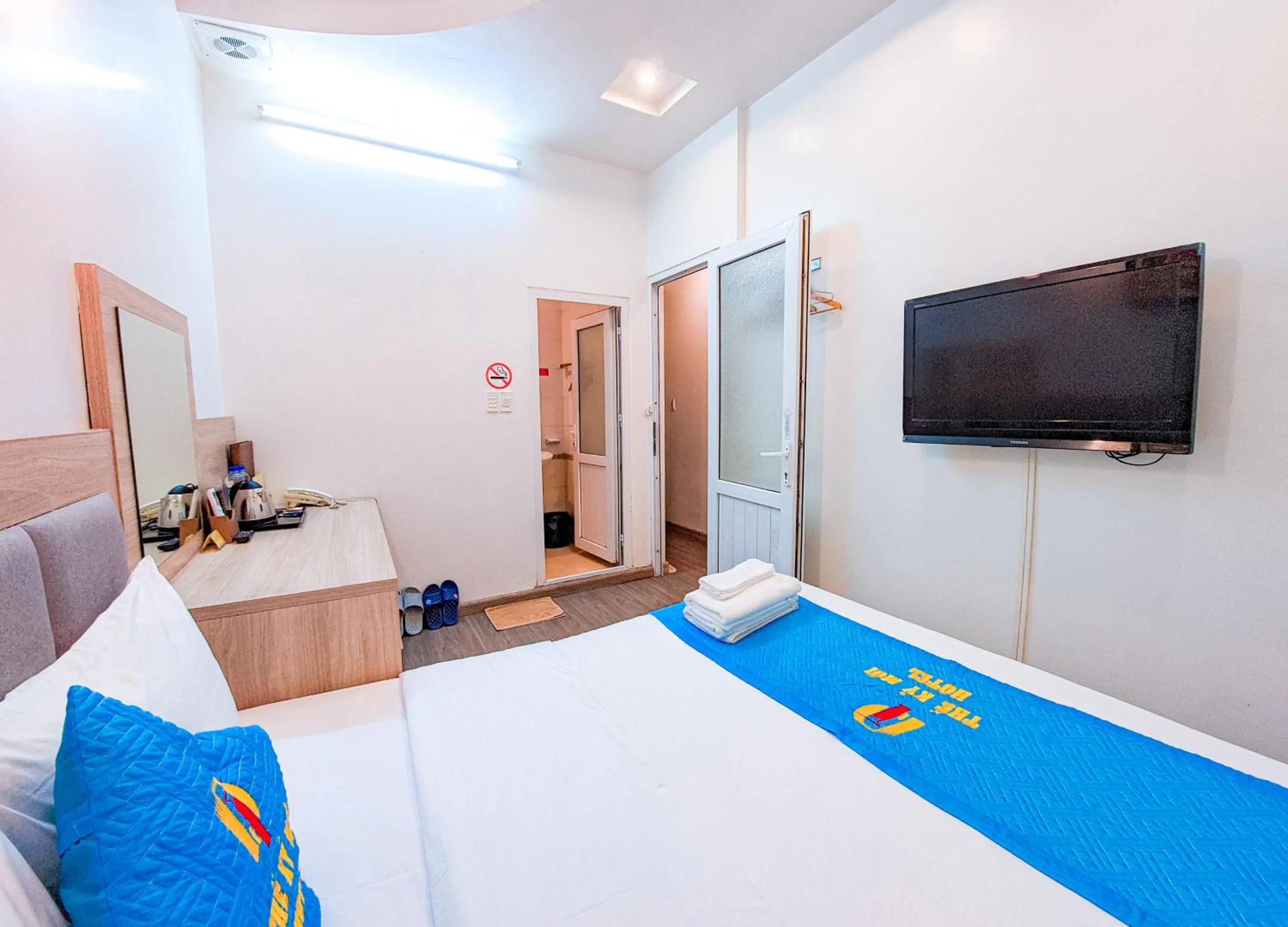 Photo of the whole room, Bed in Khách sạn Thế Kỷ Mới