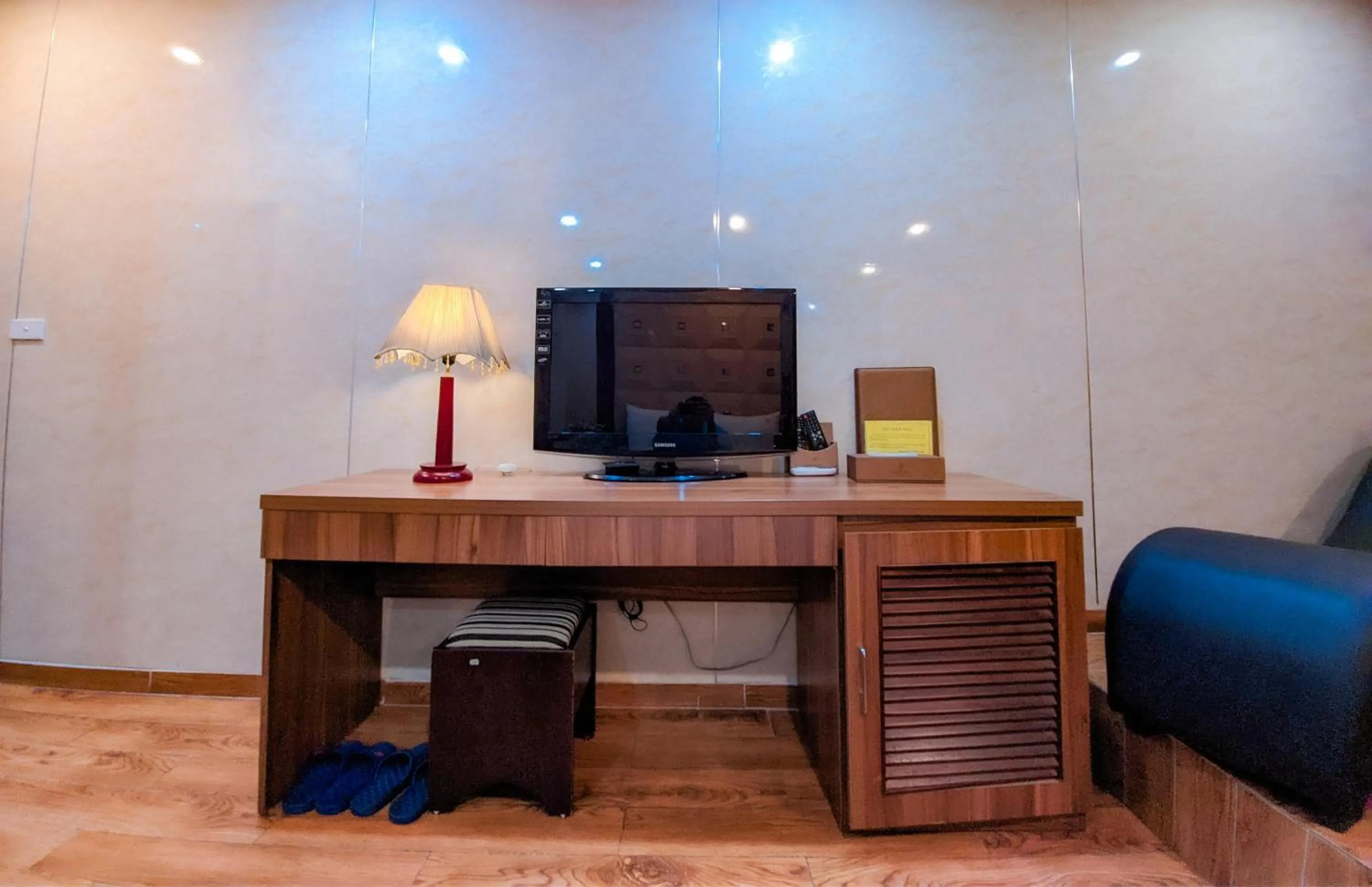 TV and multimedia in Khách sạn Thế Kỷ Mới