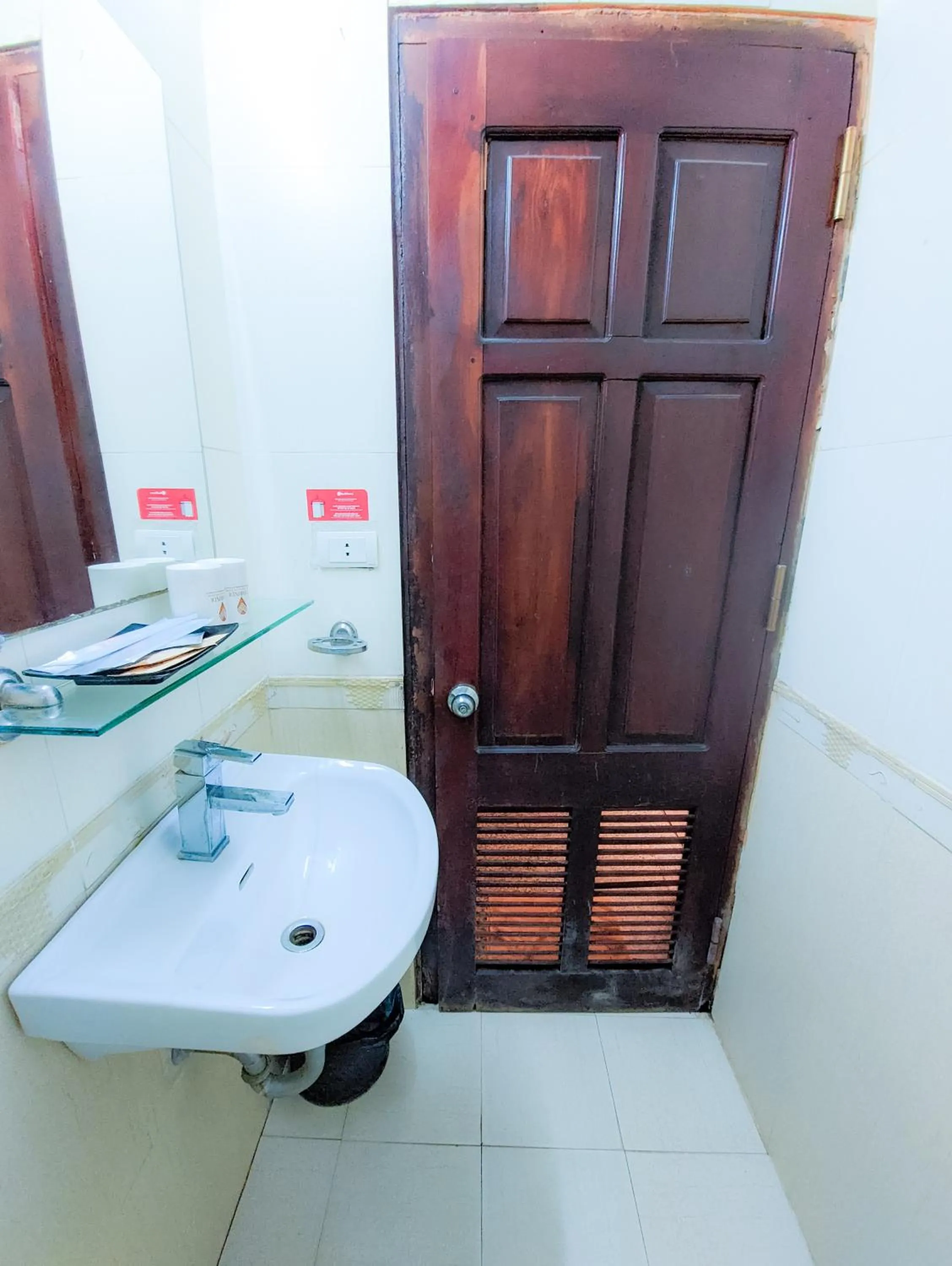 bidet in Khách sạn Thế Kỷ Mới