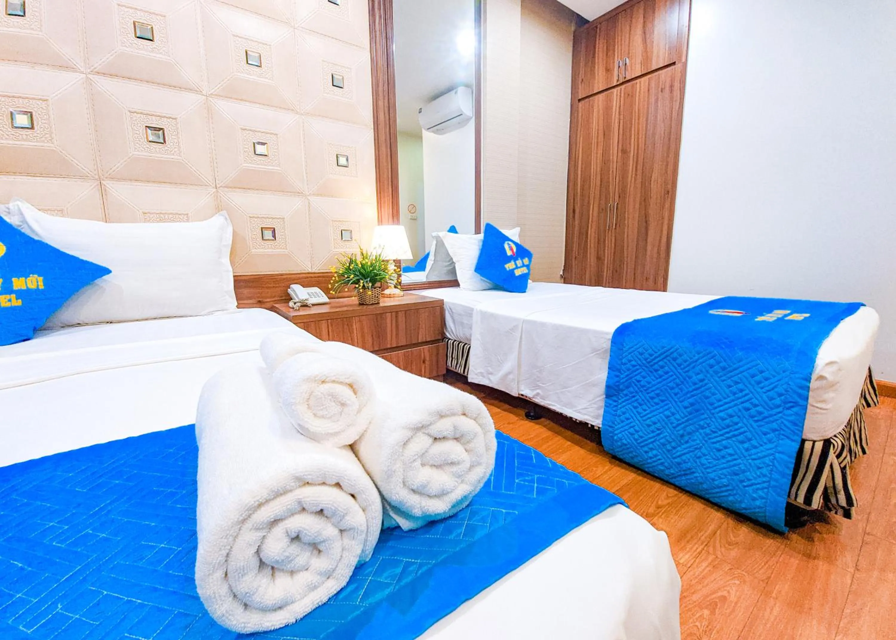 Photo of the whole room, Bed in Khách sạn Thế Kỷ Mới