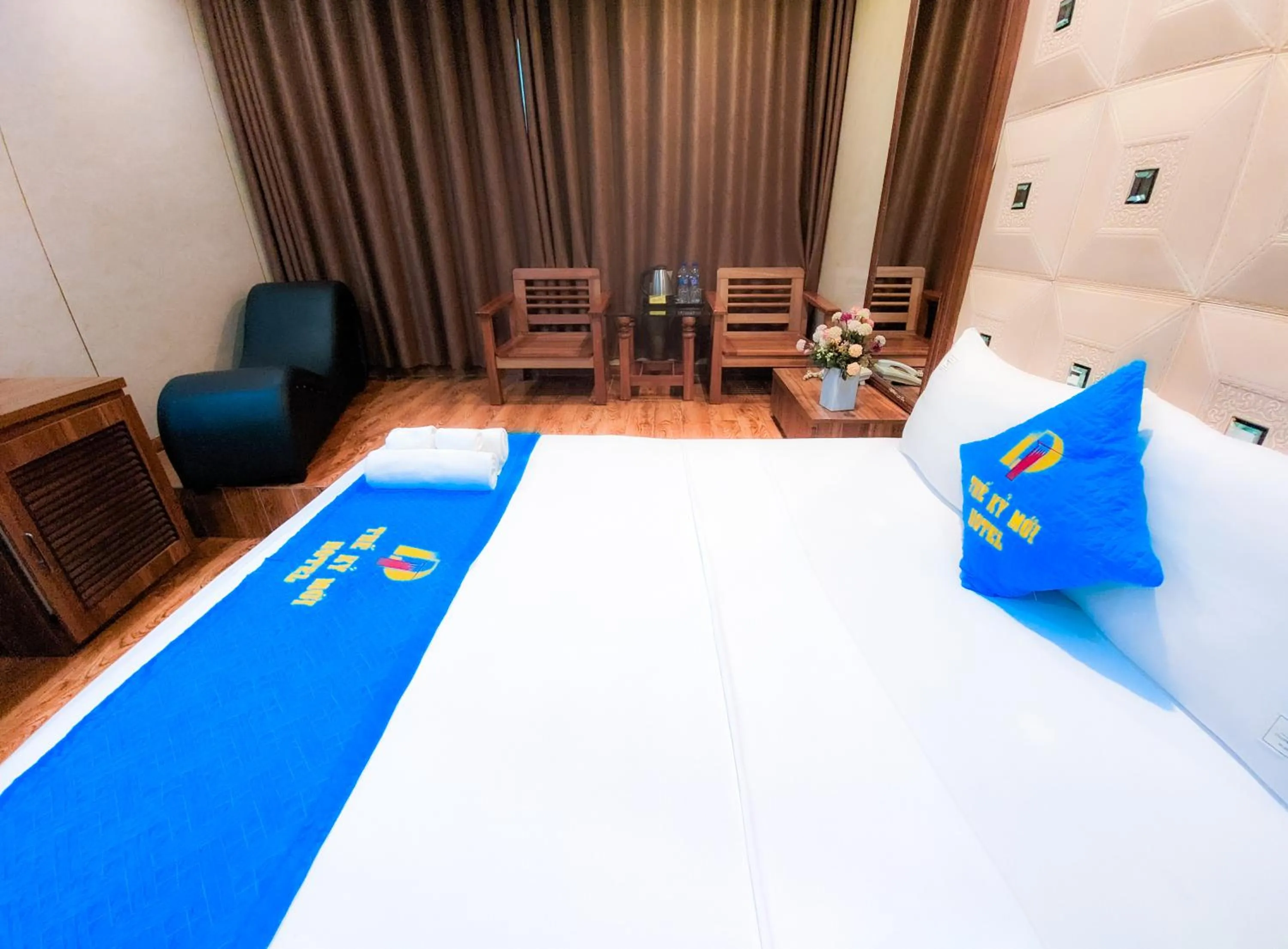 Photo of the whole room, Bed in Khách sạn Thế Kỷ Mới