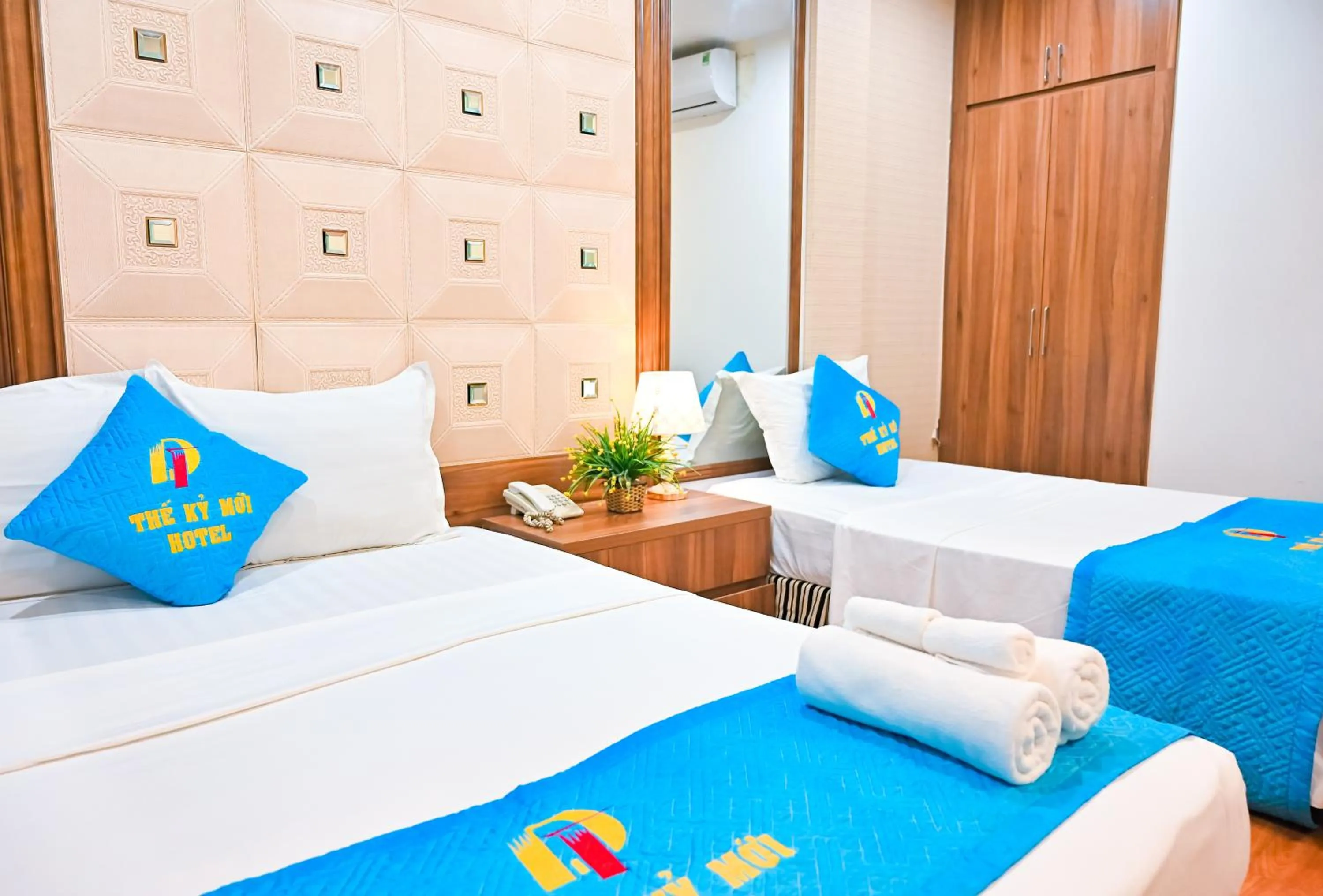 Photo of the whole room, Bed in Khách sạn Thế Kỷ Mới