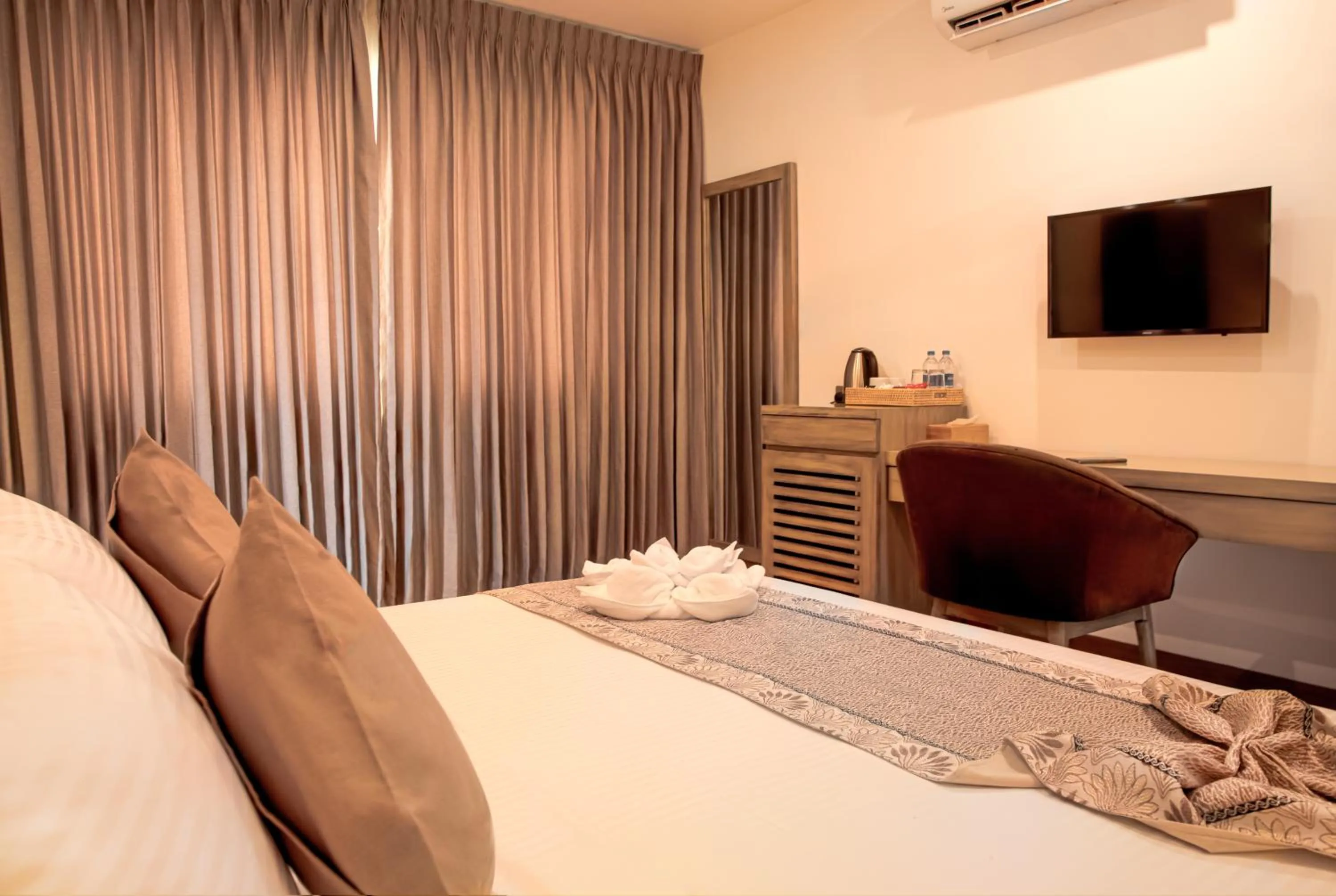 TV and multimedia, Bed in Ravo Hotel