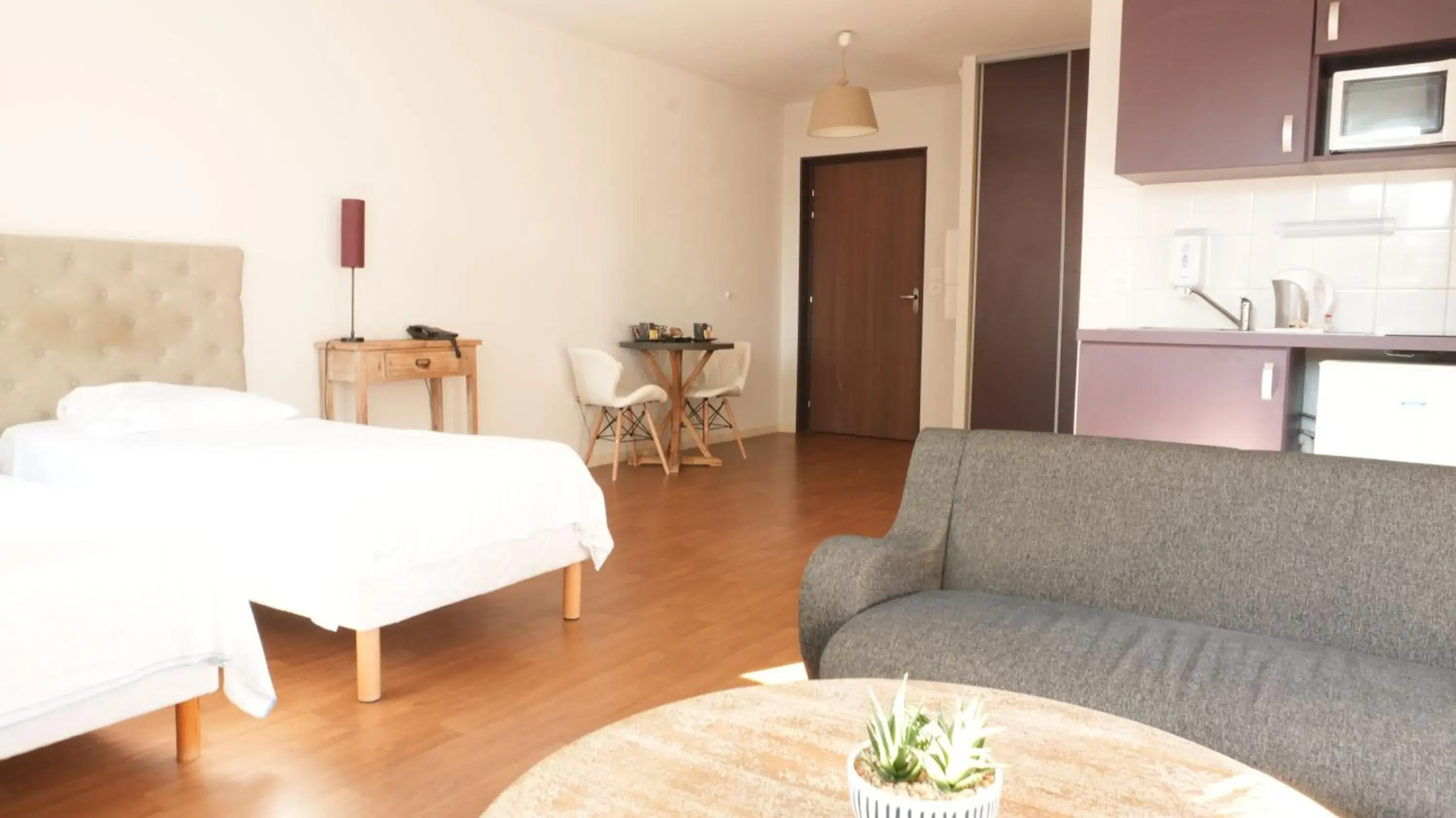 Twin Room with Balcony in Zenao Nevers Renardats Twin Room with Balcony in Zenao Nevers Renardats