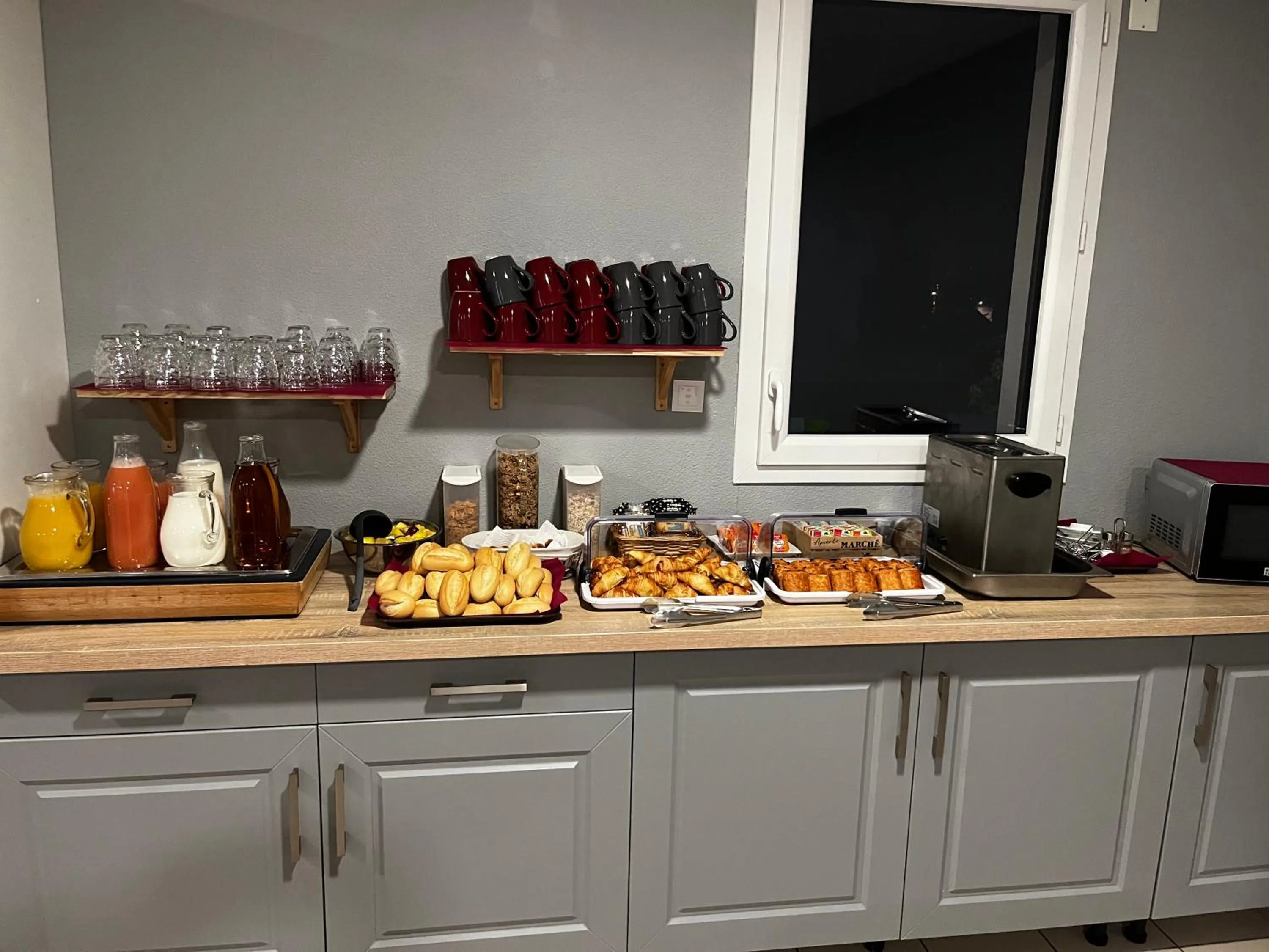 Buffet breakfast in Zenao Appart'Hotel