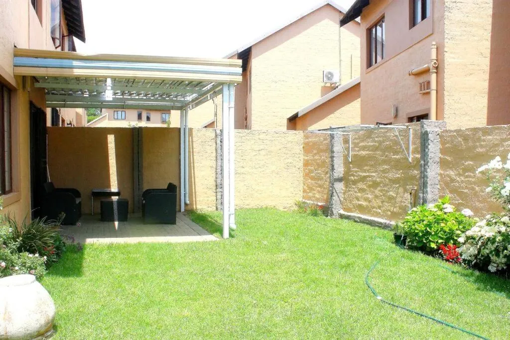 cozy 3 bed Duplex ,sleeps 6 with double bathroom