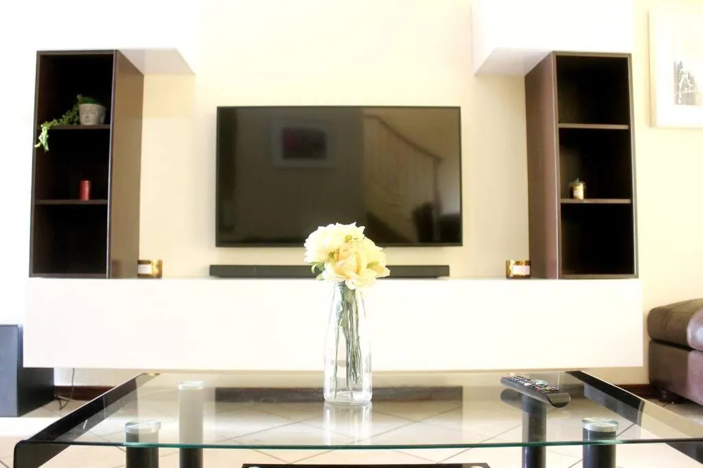 cozy 3 bed Duplex ,sleeps 6 with double bathroom