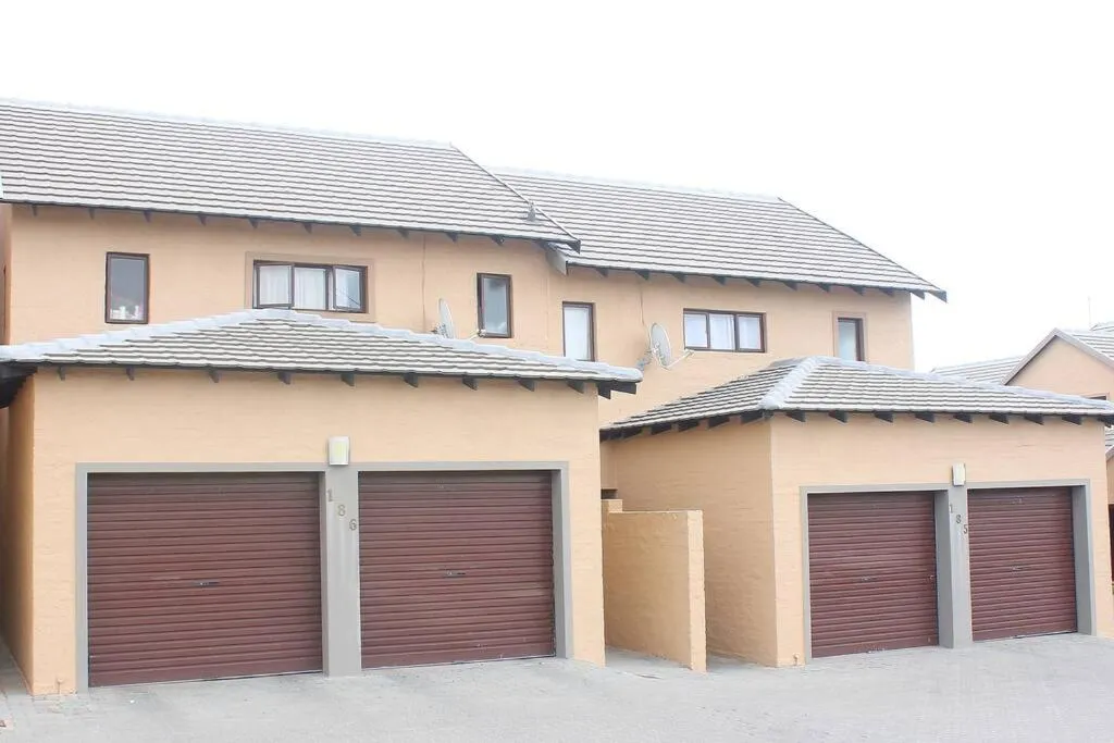 cozy 3 bed Duplex ,sleeps 6 with double bathroom