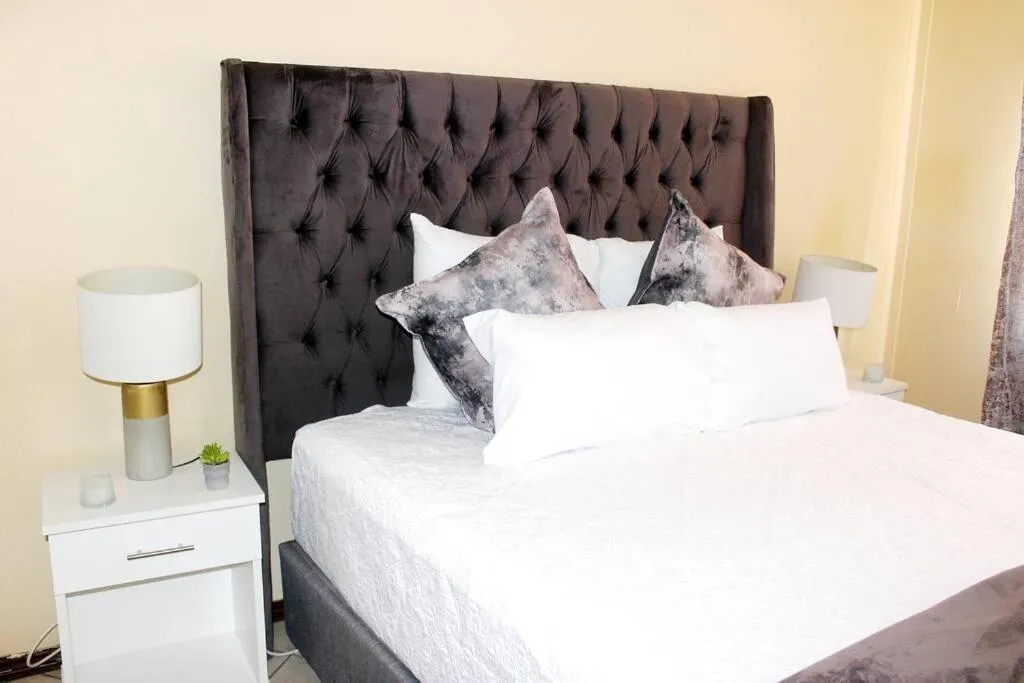 Bed in cozy 3 bed Duplex ,sleeps 6 with double bathroom