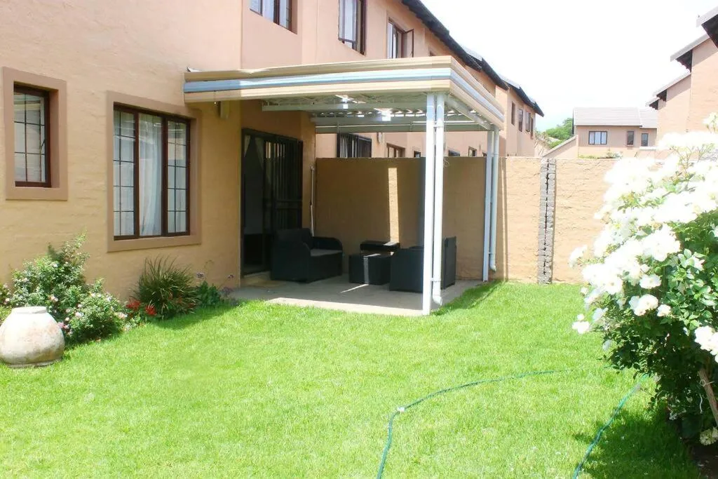 cozy 3 bed Duplex ,sleeps 6 with double bathroom