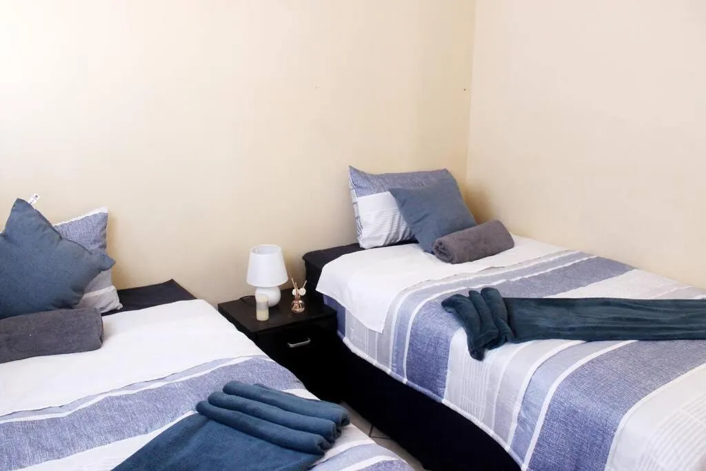 Bed in cozy 3 bed Duplex ,sleeps 6 with double bathroom