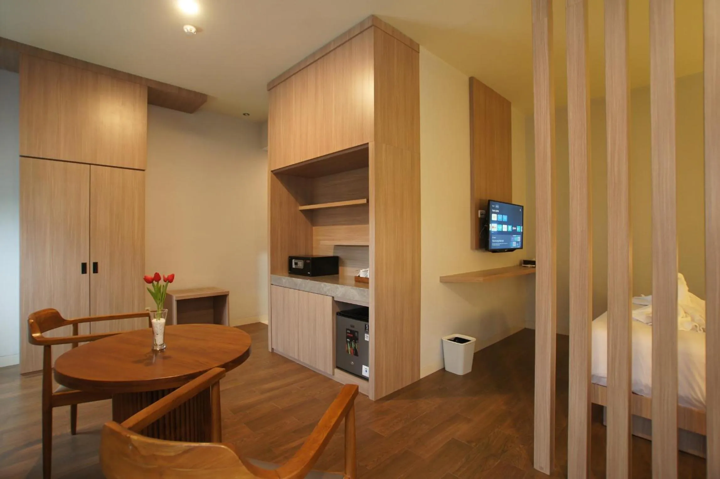 TV and multimedia in Hexton Hotel Lampung by Amazing