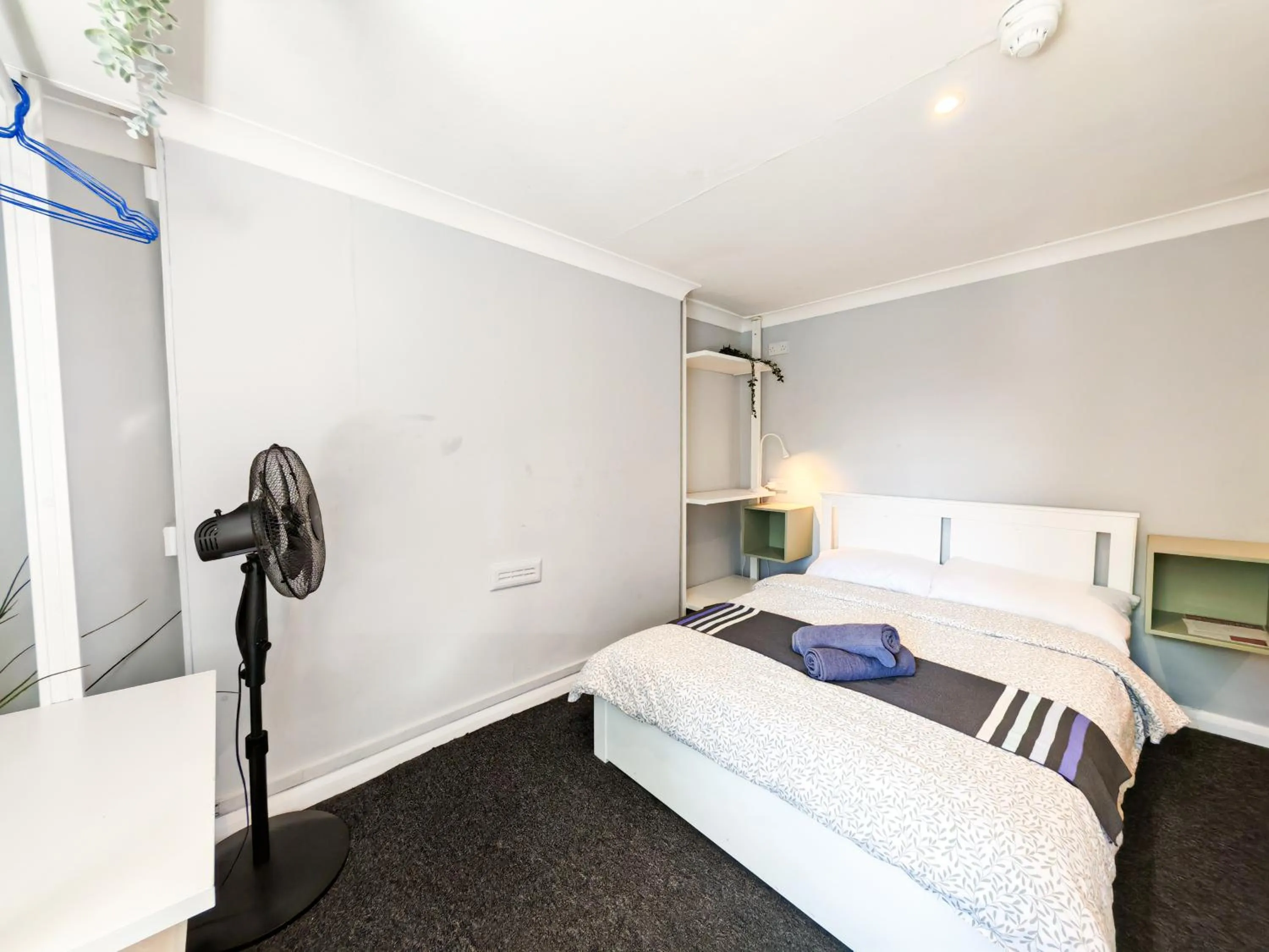 Double Room with Shared Bathroom in Prime Backpackers Angel