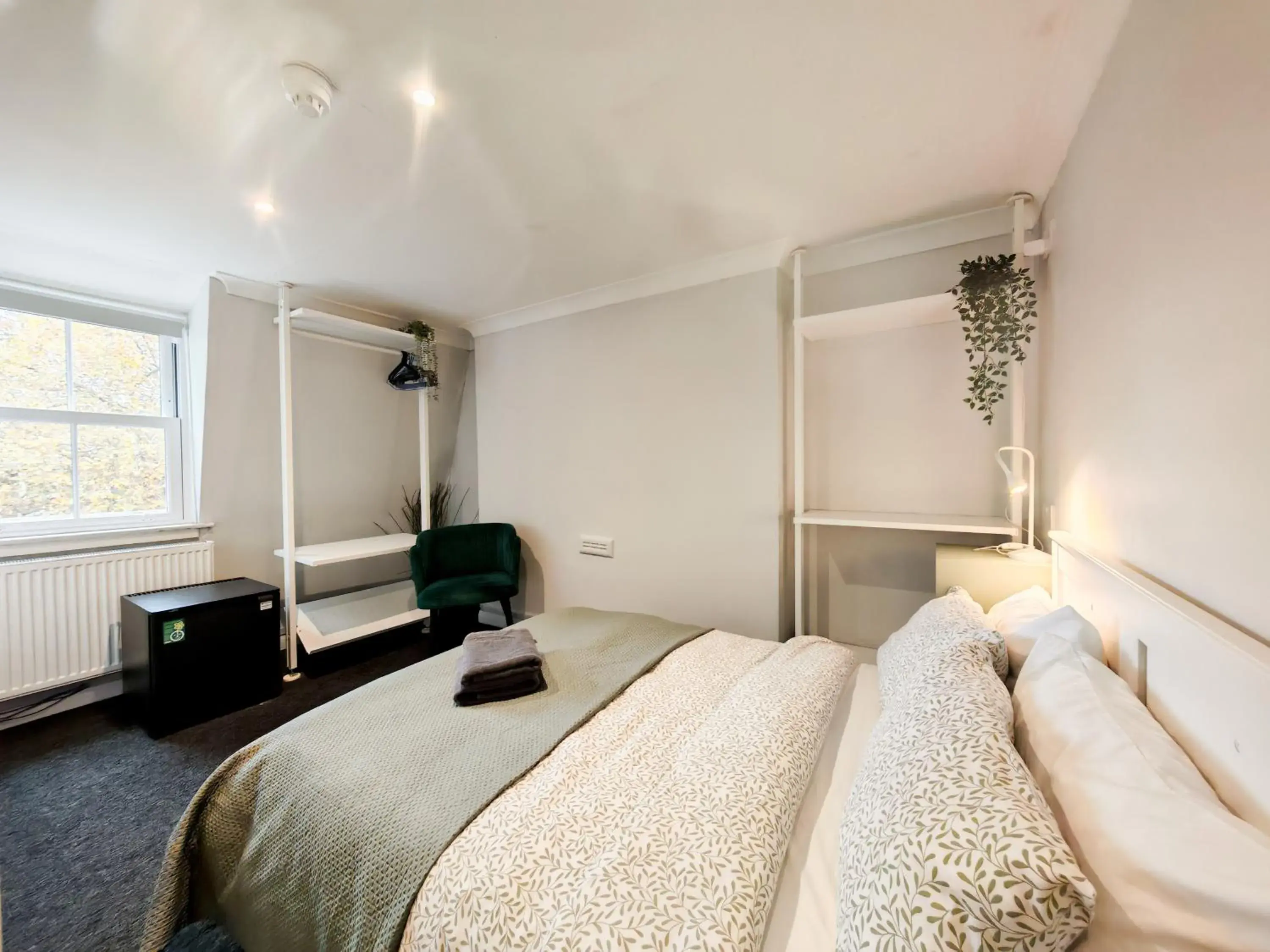 Double Room with Shared Bathroom in Prime Backpackers Angel Double Room with Shared Bathroom in Prime Backpackers Angel