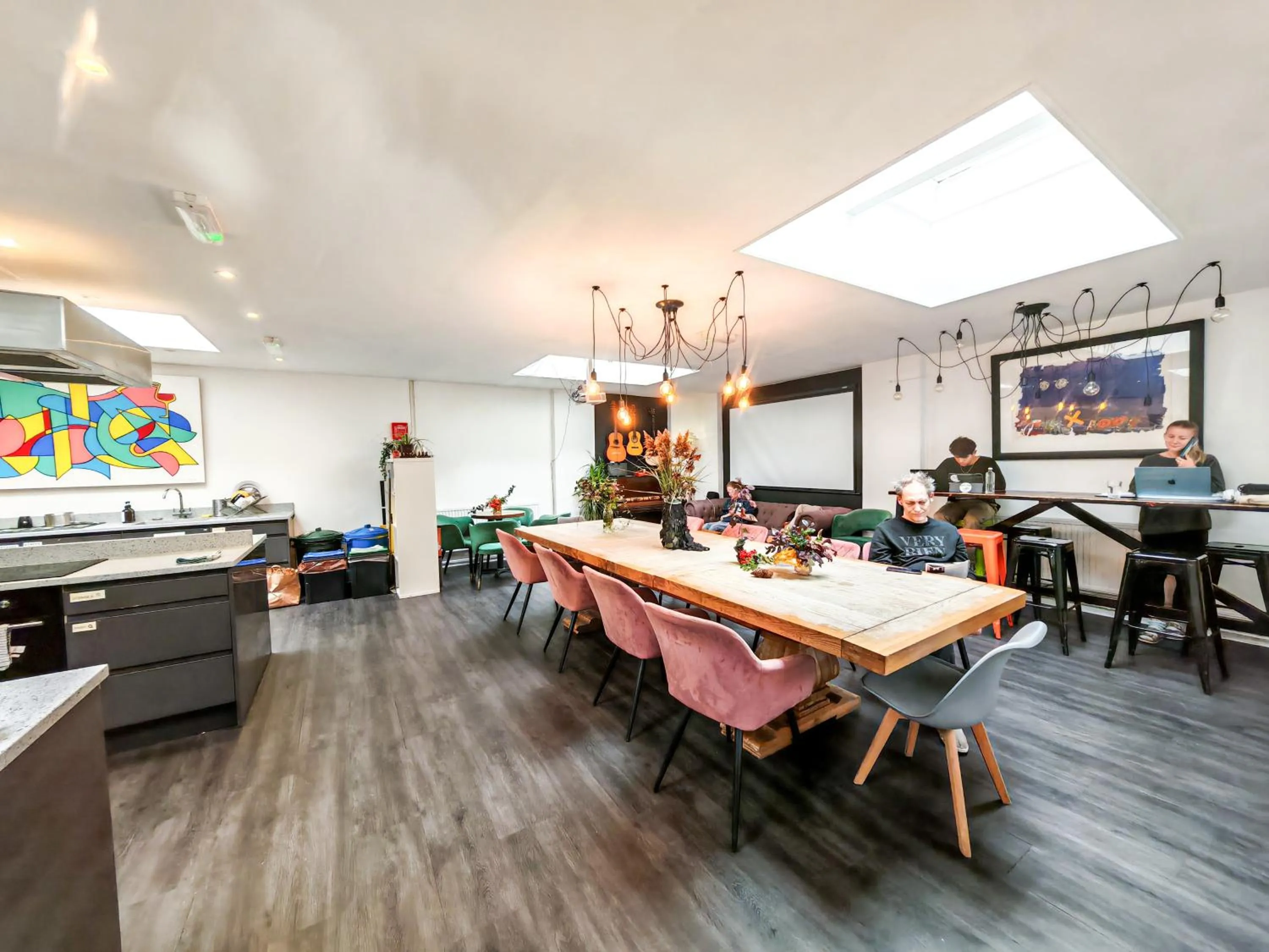 TV and multimedia in Prime Backpackers Angel