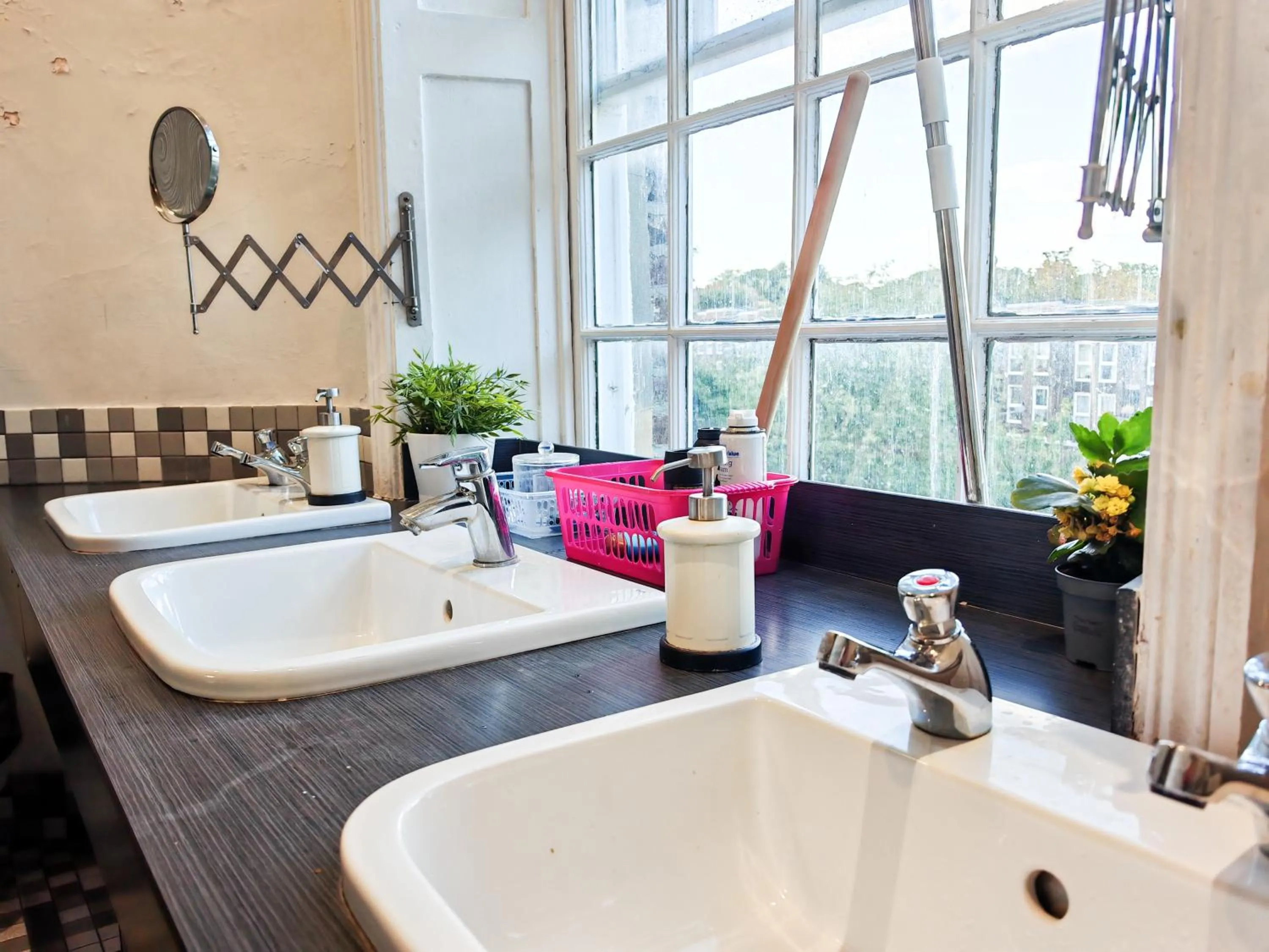 Bathroom in Prime Backpackers Angel