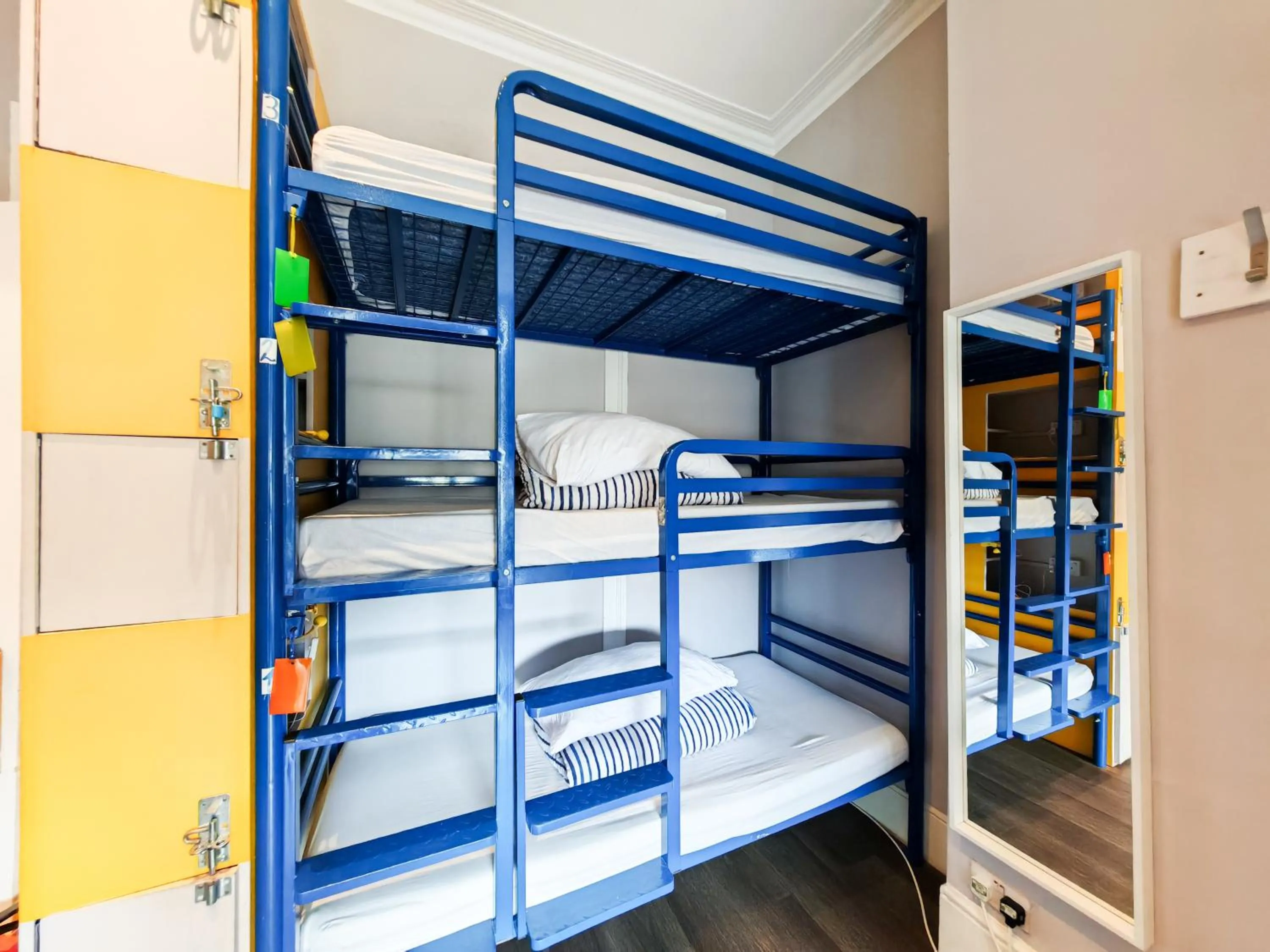 Bed in 9-Bed Female Dormitory Room in Prime Backpackers Angel