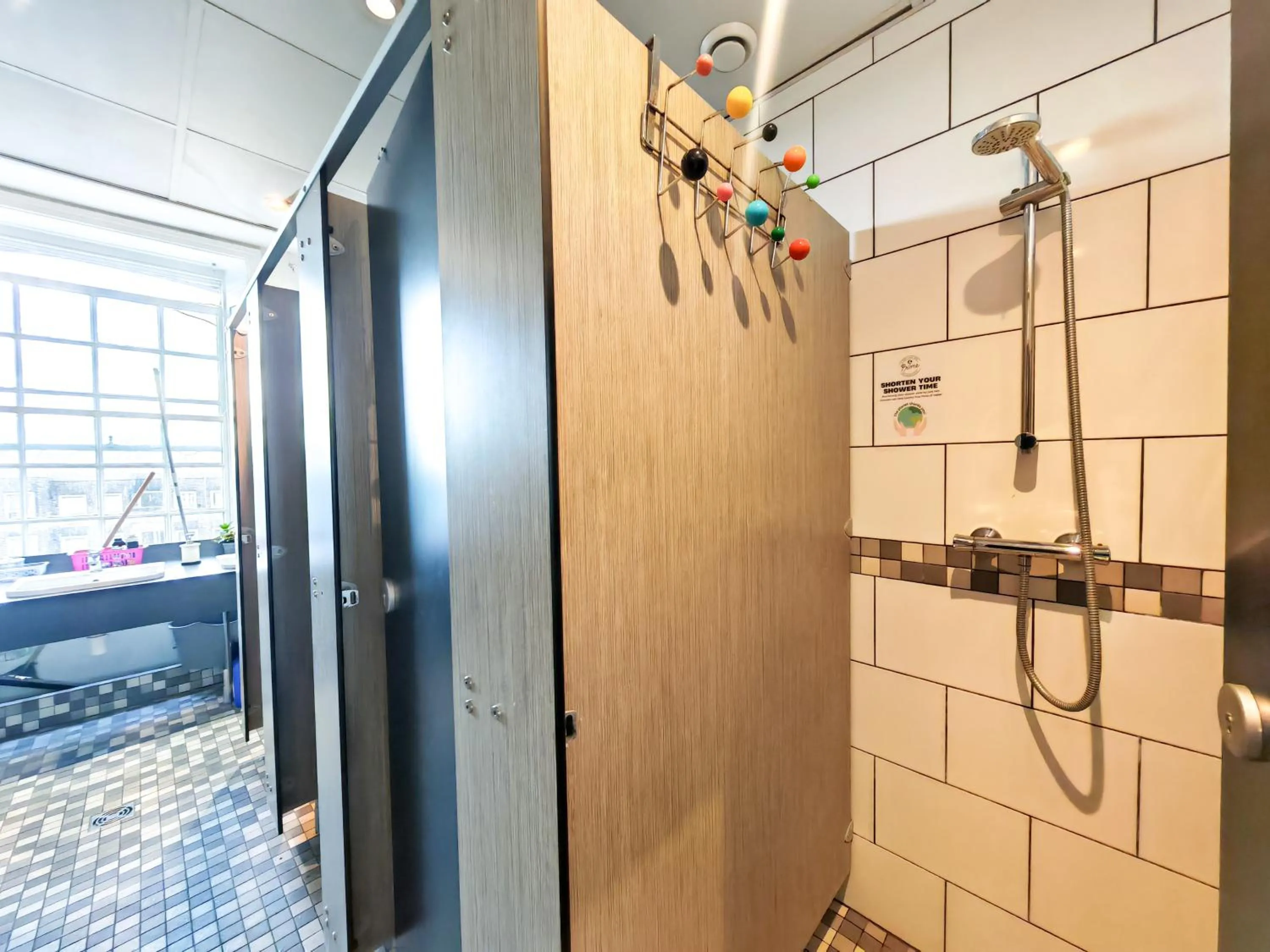 Shower in Prime Backpackers Angel