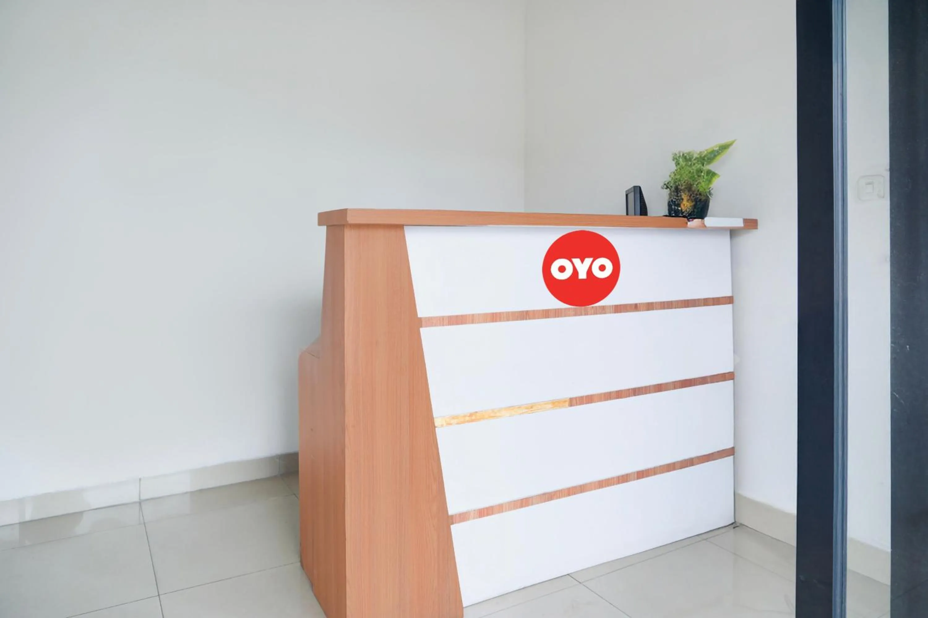 Lobby or reception in Hotel O Ilir Timur I Near Rsud Siti Fatimah Az-Zahra Formerly Lumendiva Suite