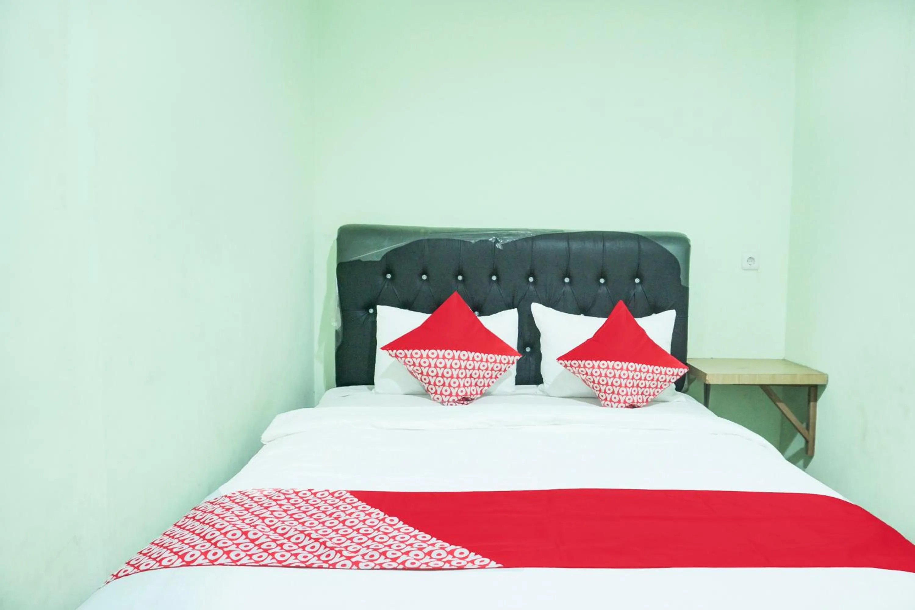 Bedroom, Bed in Hotel O Ilir Timur I Near Rsud Siti Fatimah Az-Zahra Formerly Lumendiva Suite