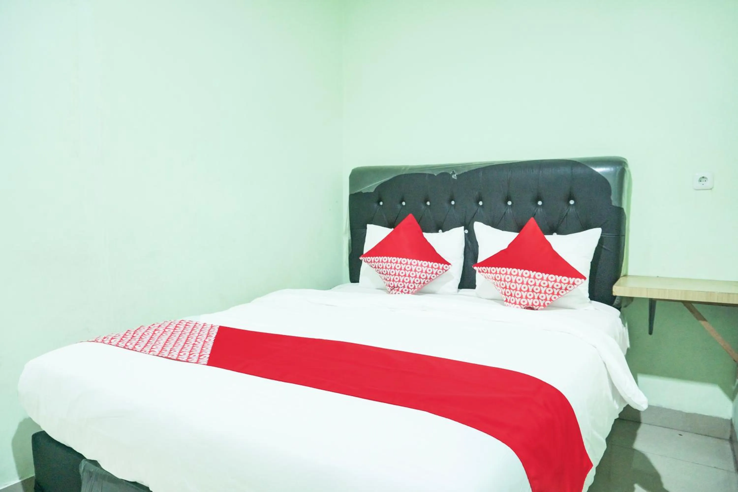 Bedroom, Bed in Hotel O Ilir Timur I Near Rsud Siti Fatimah Az-Zahra Formerly Lumendiva Suite