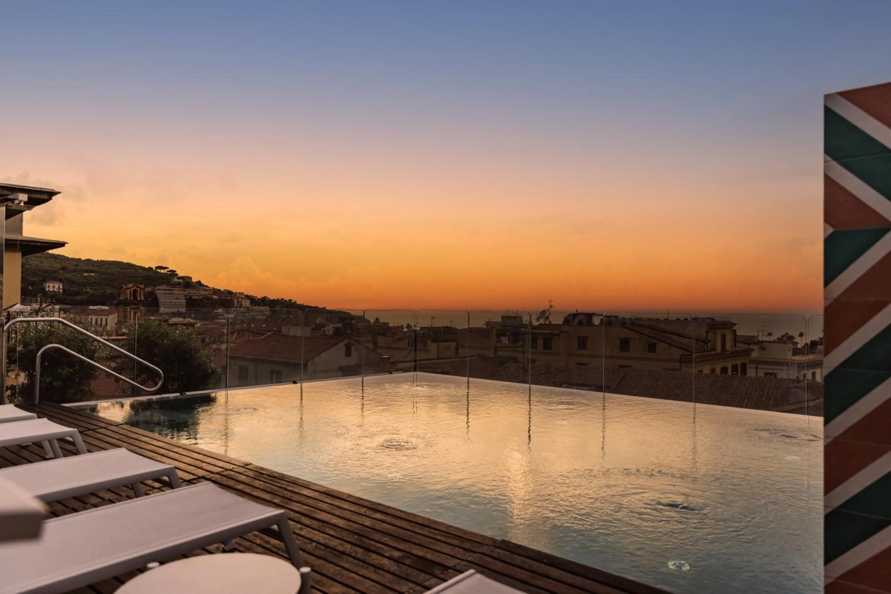 Swimming pool in Hotel Plaza