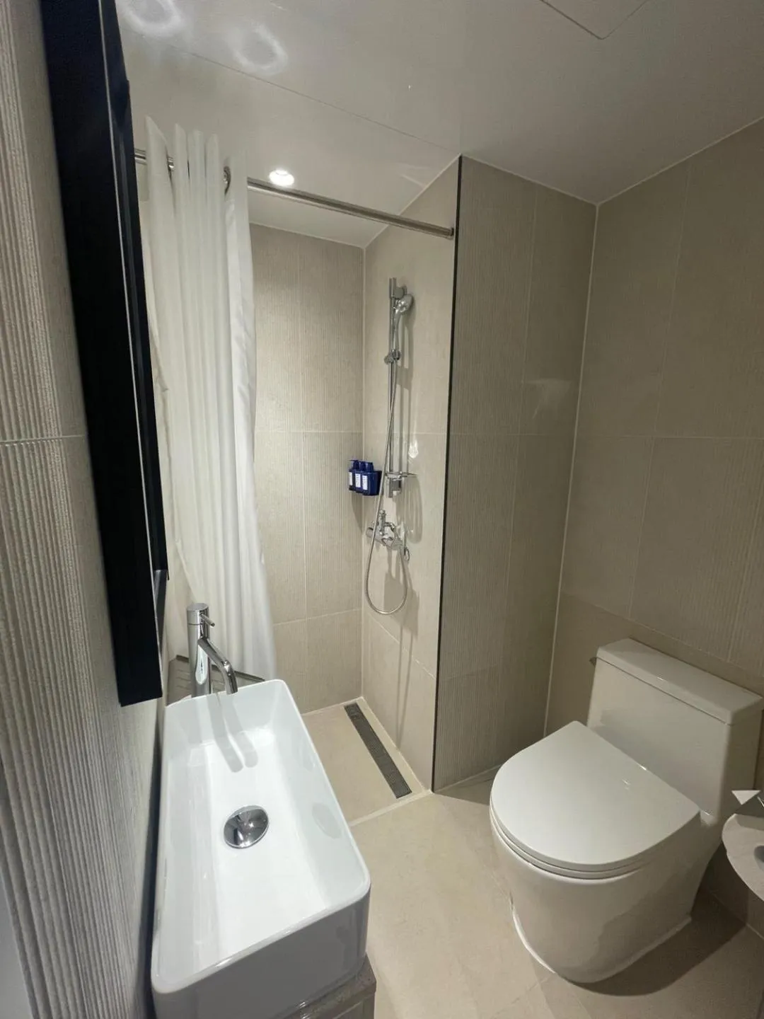 Shower in New Blanc Central Myeongdong