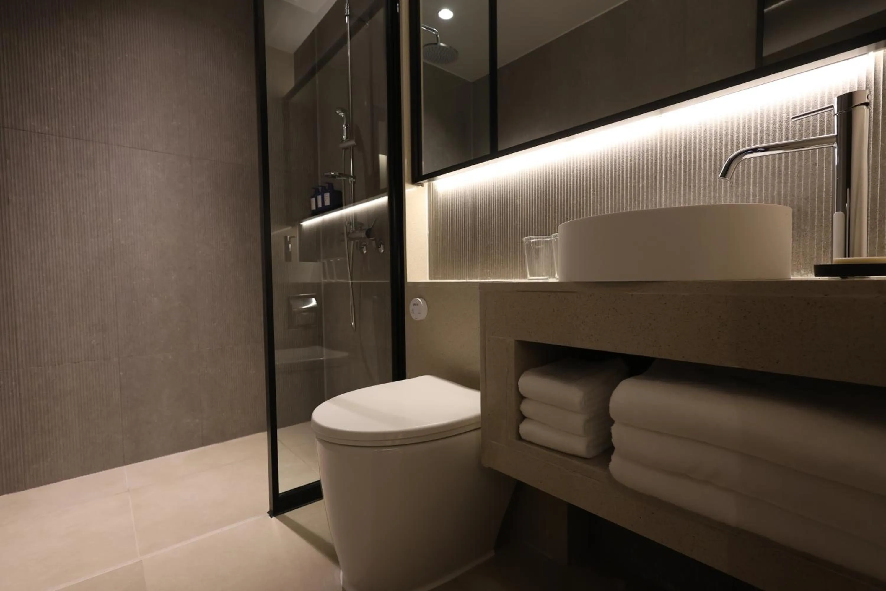 Shower in New Blanc Central Myeongdong