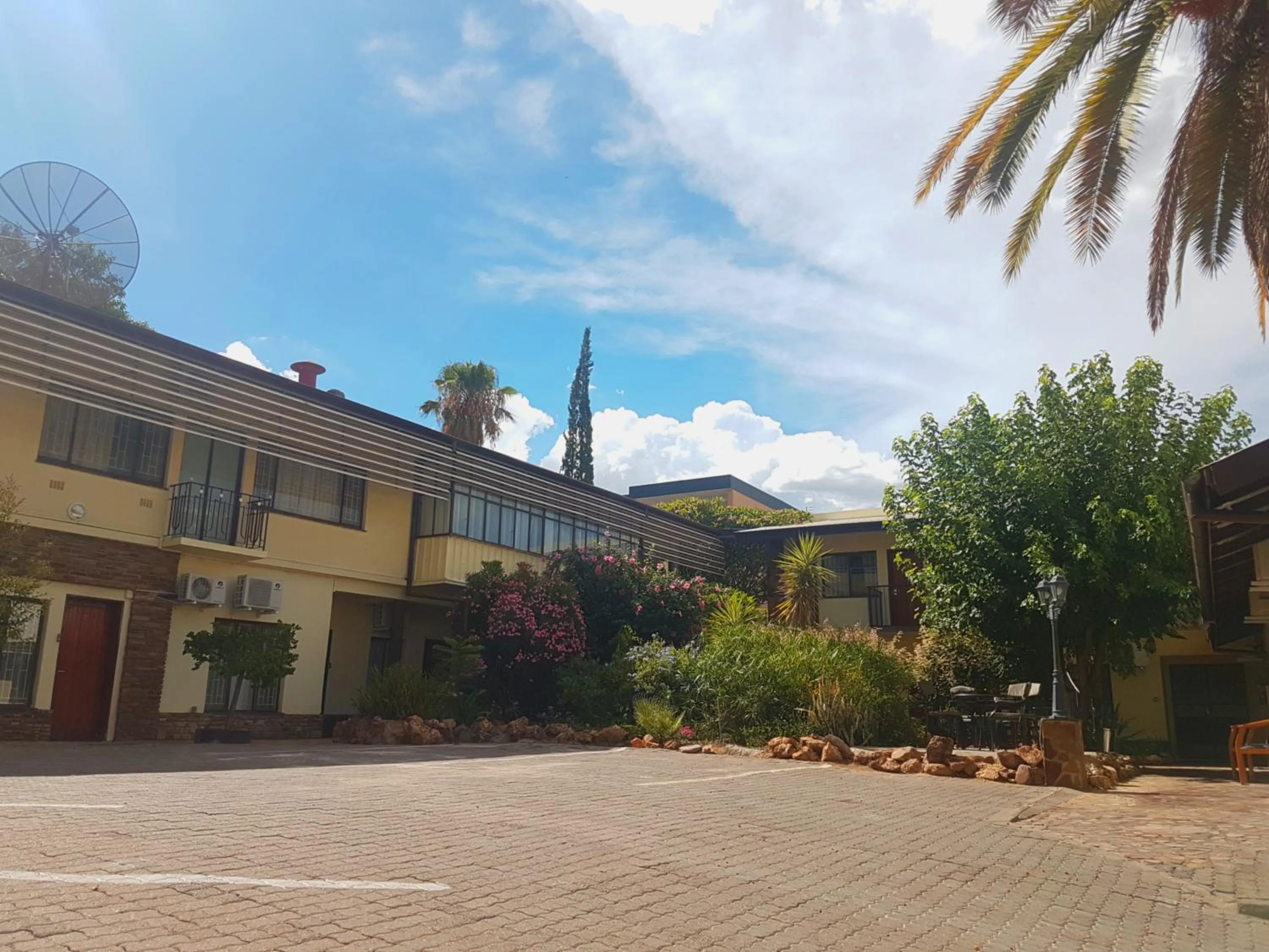 Garden view in Hotel Pension Steiner