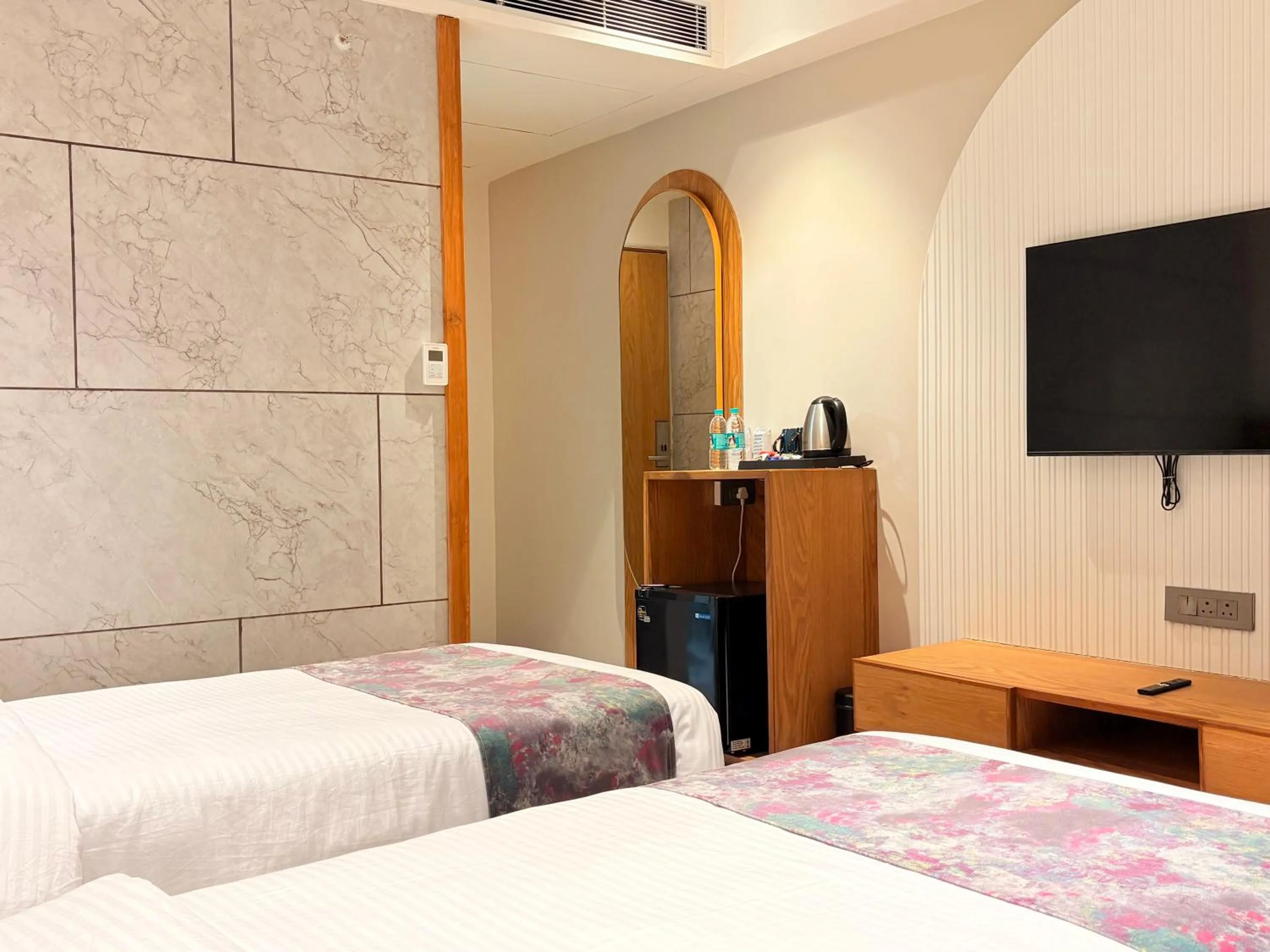 Bed in The Parterre - SG Highway Ahmedabad