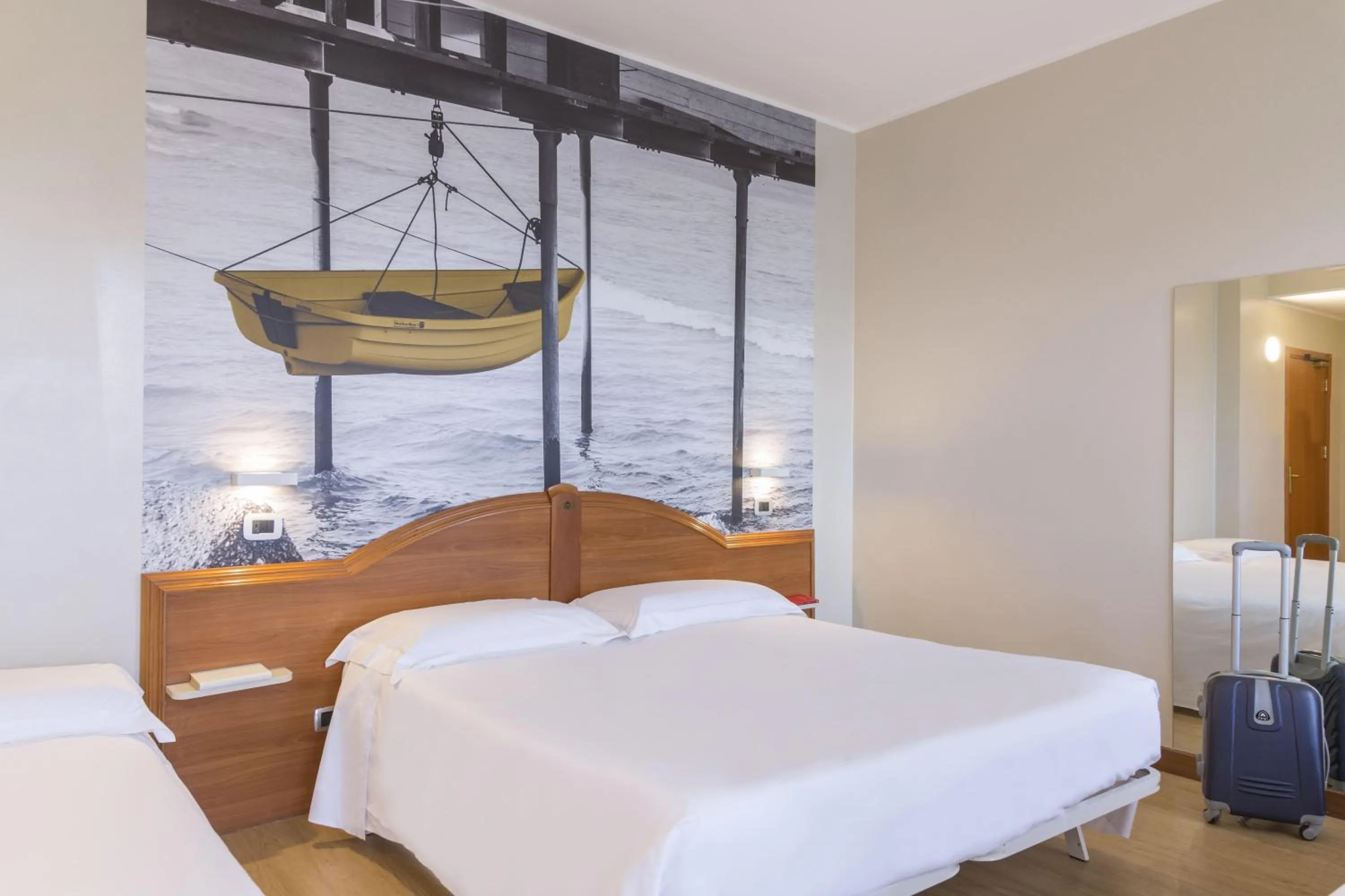 Photo of the whole room, Bed in B&B Hotel Pescara