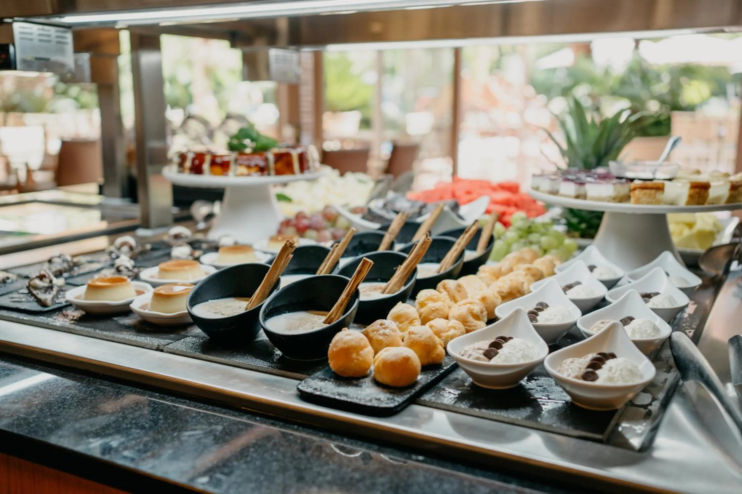 Restaurant/places to eat in Mònica Hotel