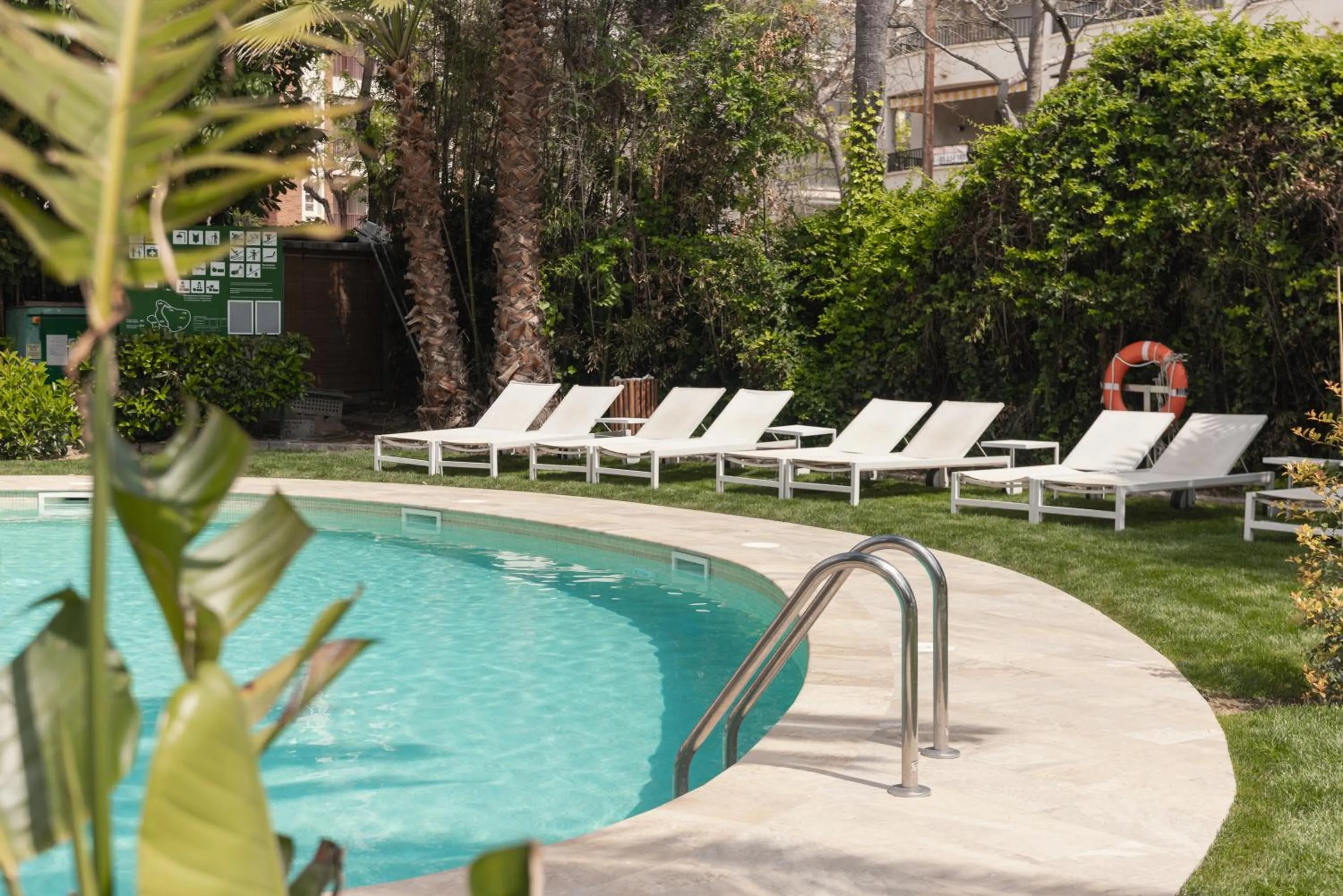 Swimming pool in Mònica Hotel