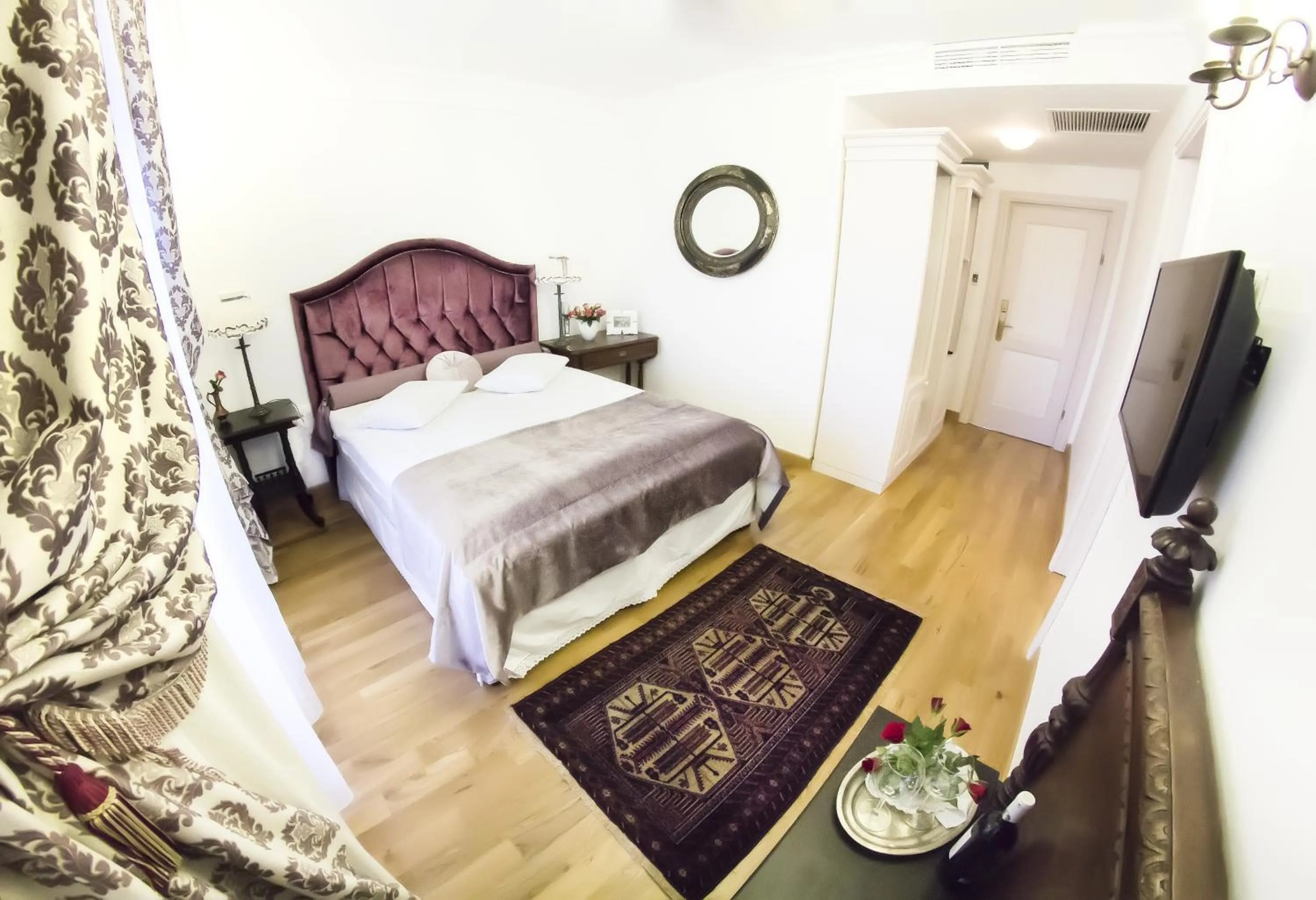 Photo of the whole room, Bed in Casa Din Bran - Inn Center