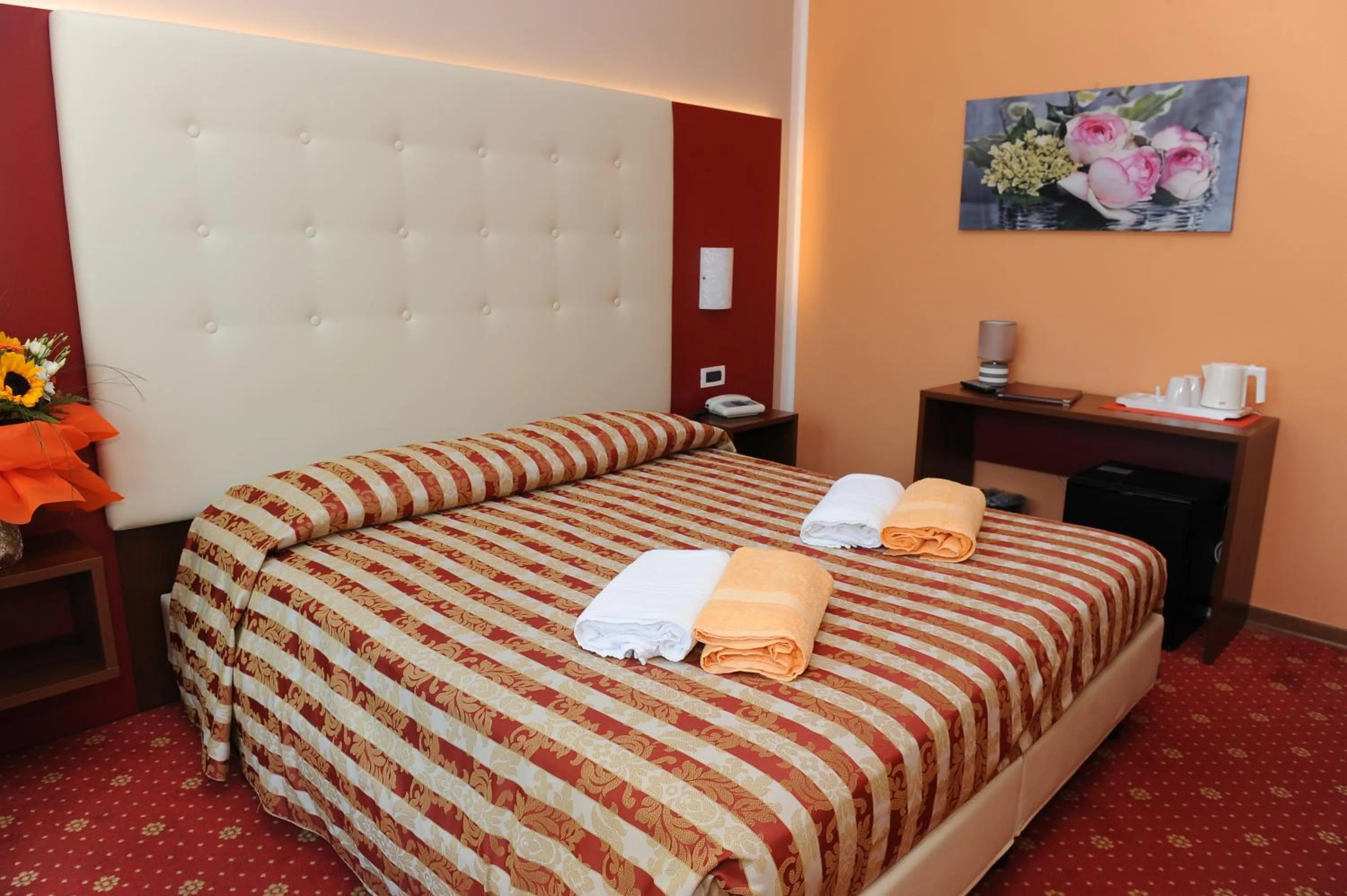 Shower, Bed in Hotel Cristallo