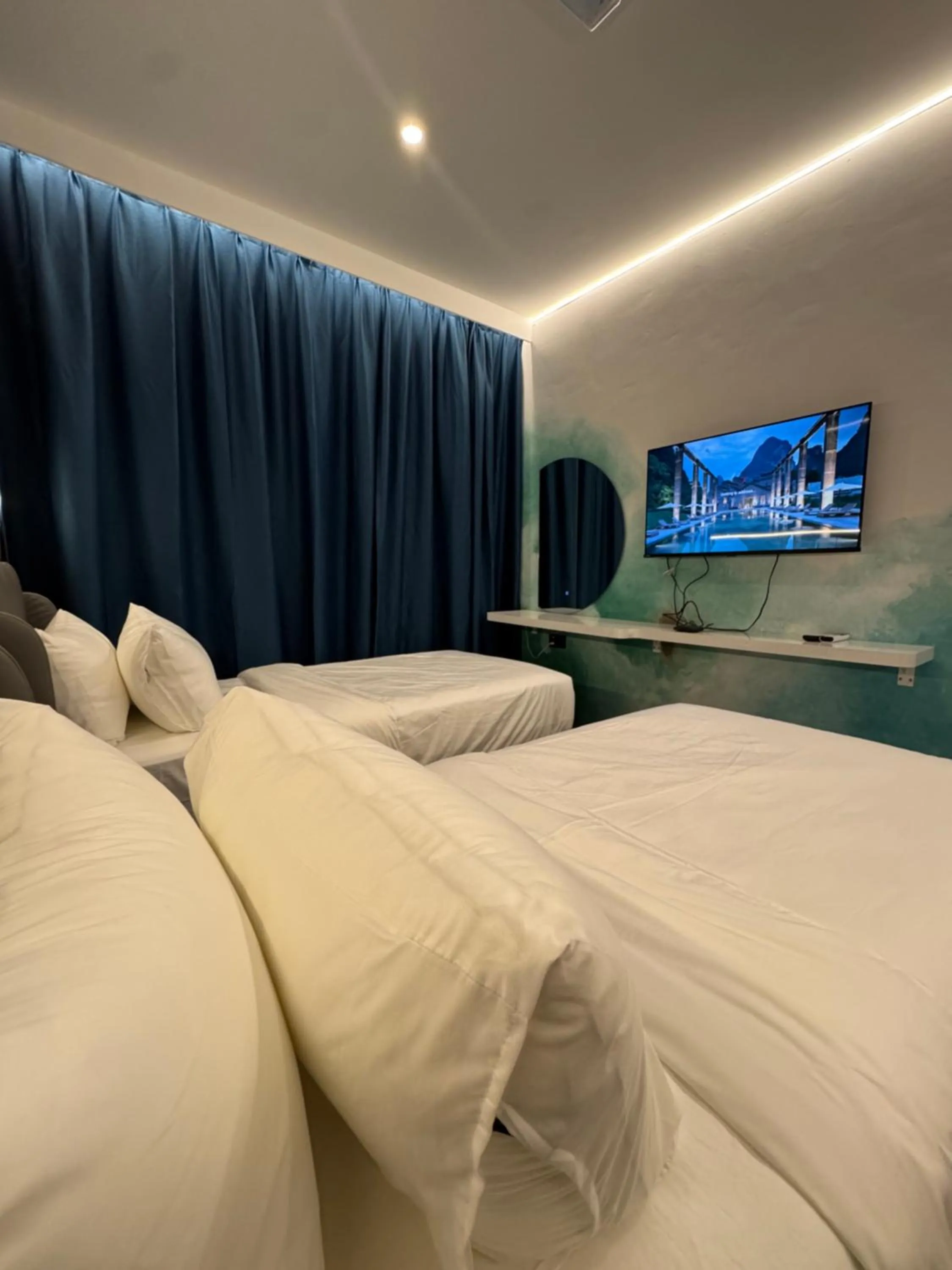 Bed in THE SWAN hotel