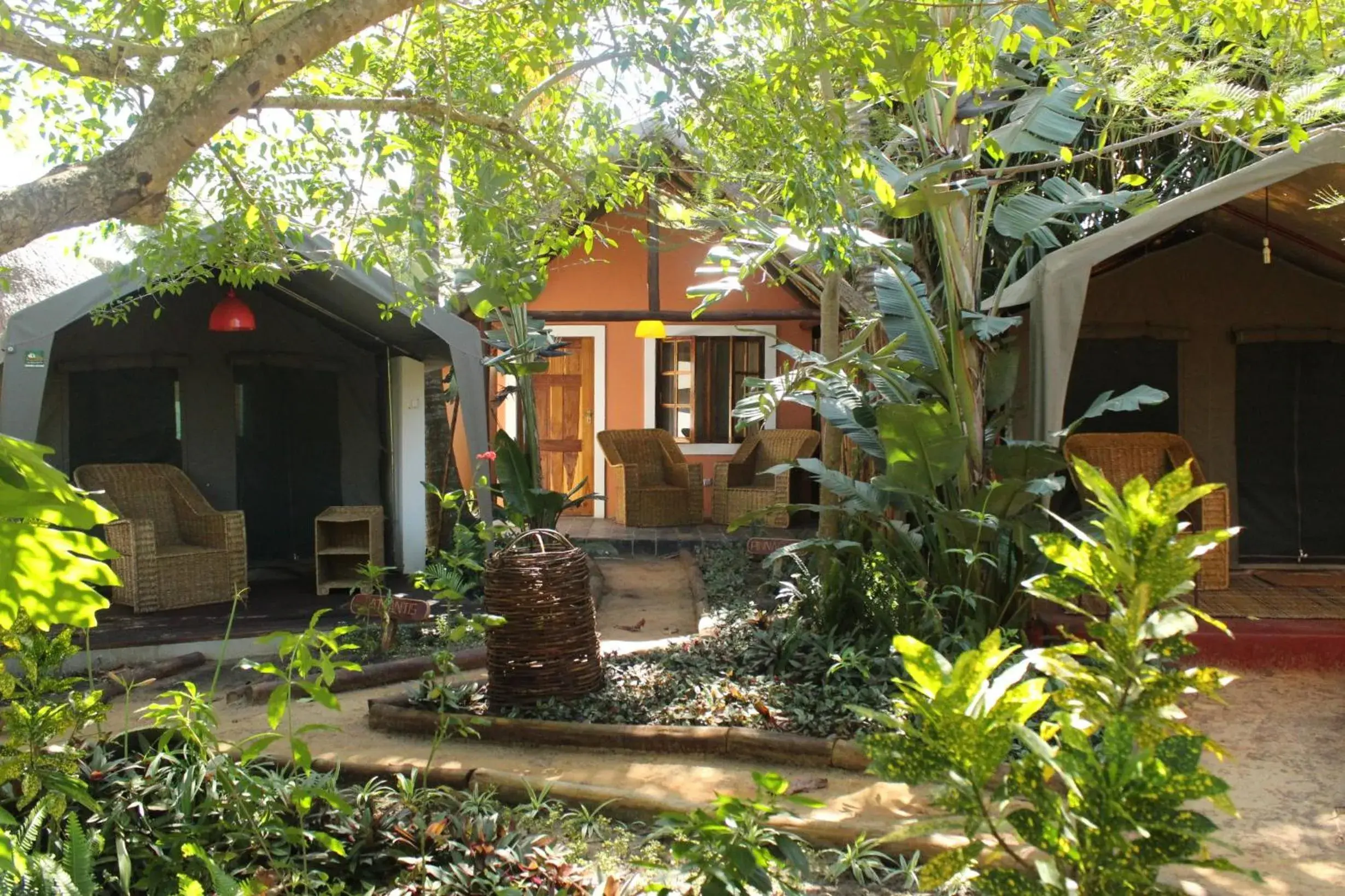 Thatched Chalet with Private Bathroom in DEVOCEAN Lodge Thatched Chalet with Private Bathroom in DEVOCEAN Lodge