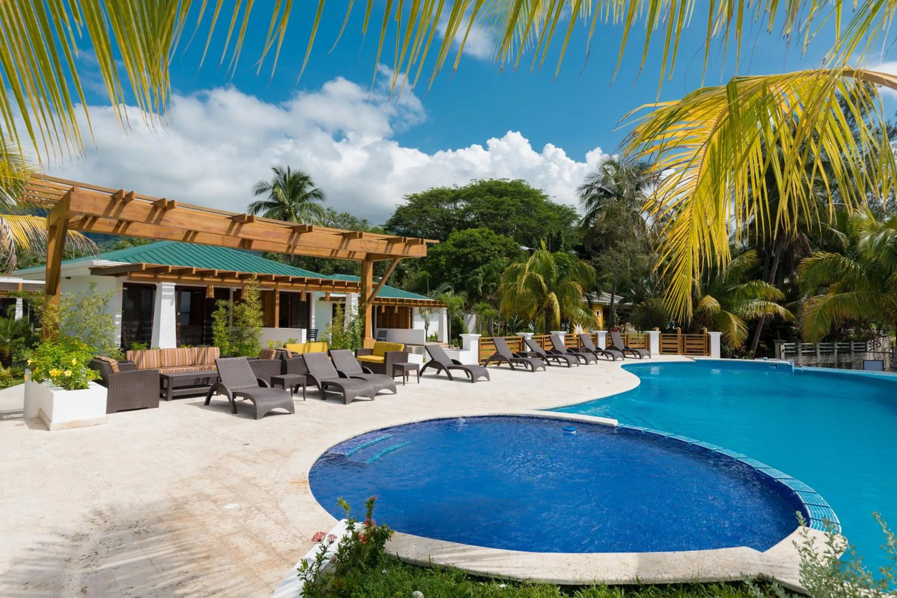 Paraiso Rainforest and Beach Hotel